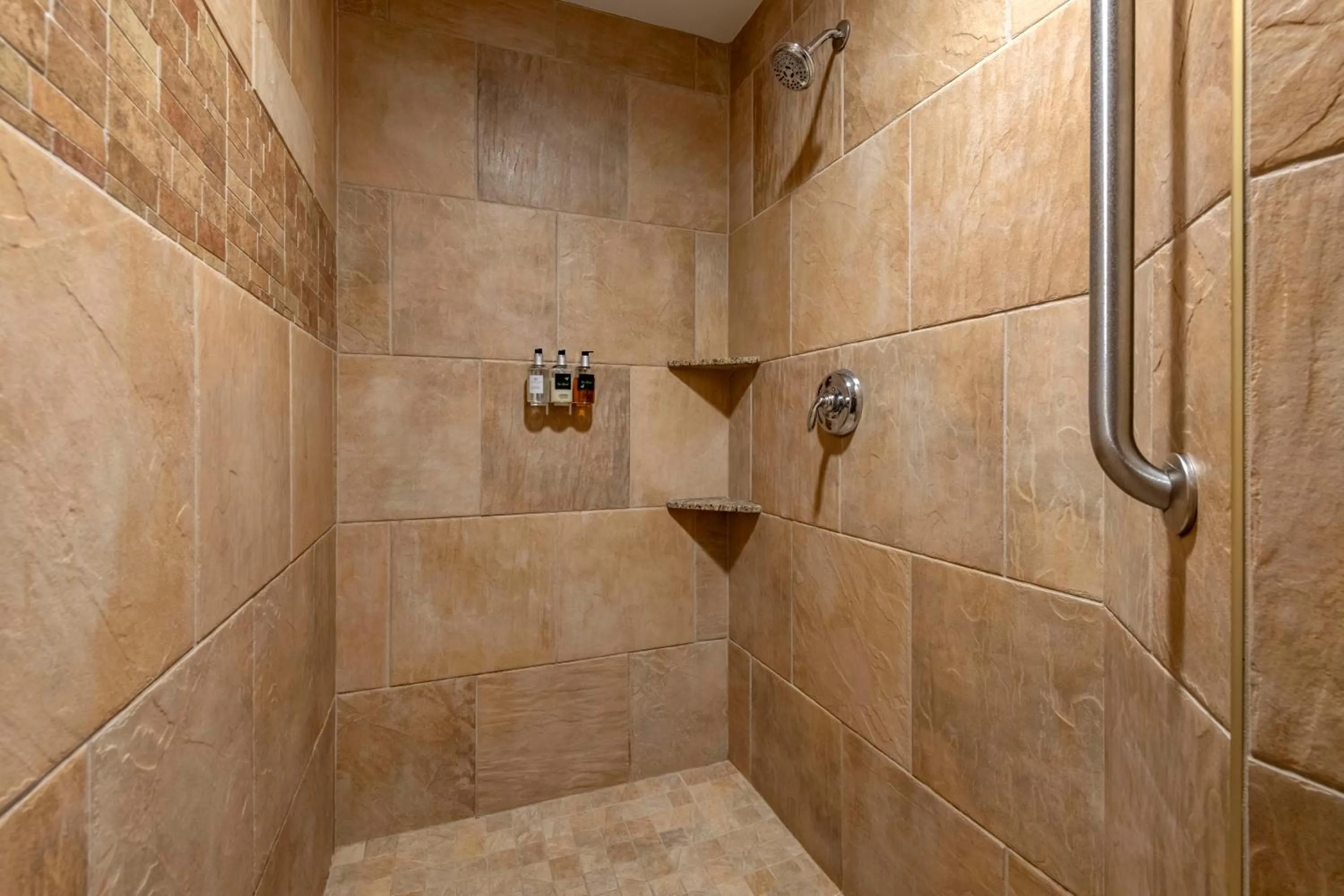 Shower in Lift Bridge Lodge, an Ascend Collection Hotel