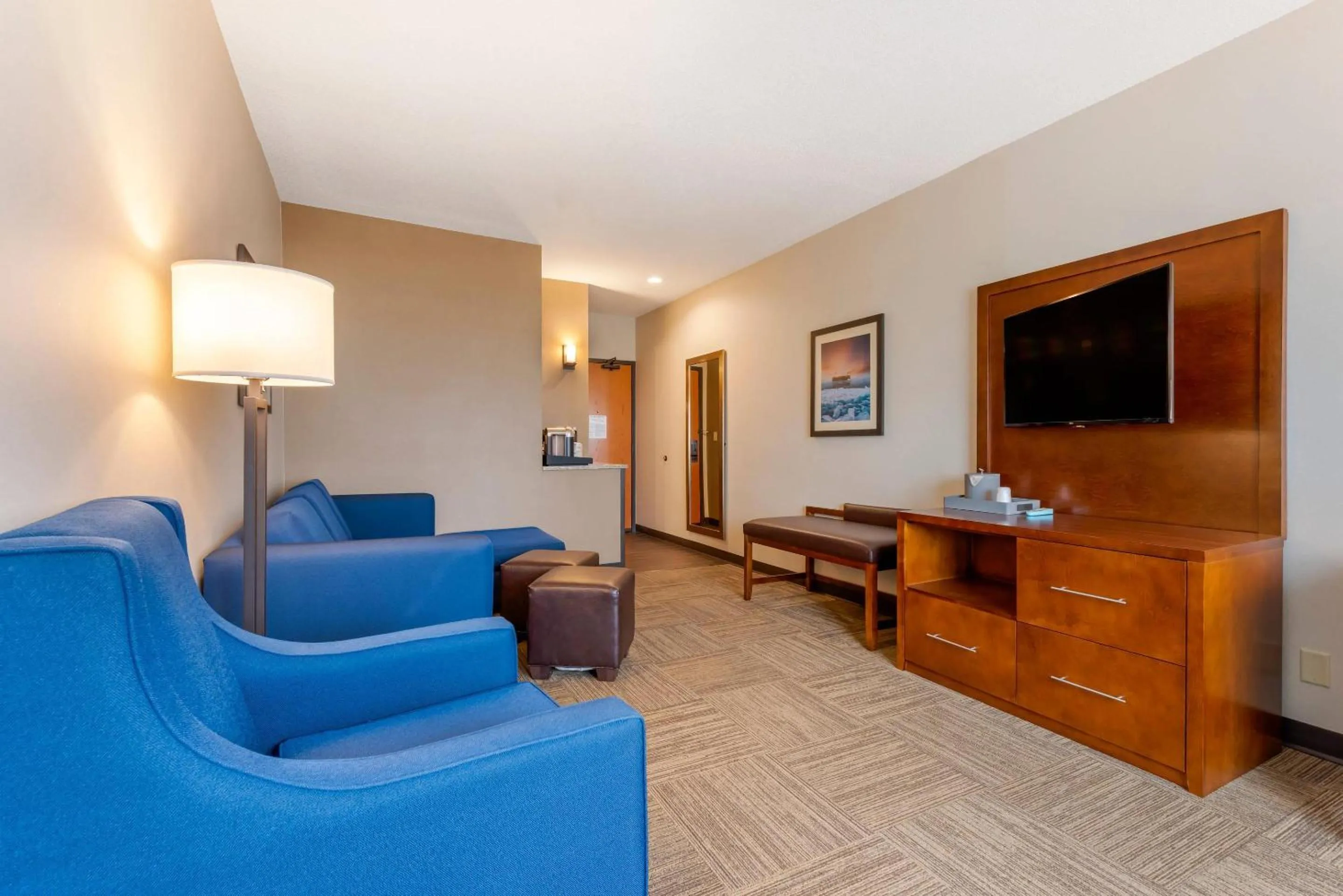 Bedroom in Lift Bridge Lodge, an Ascend Collection Hotel
