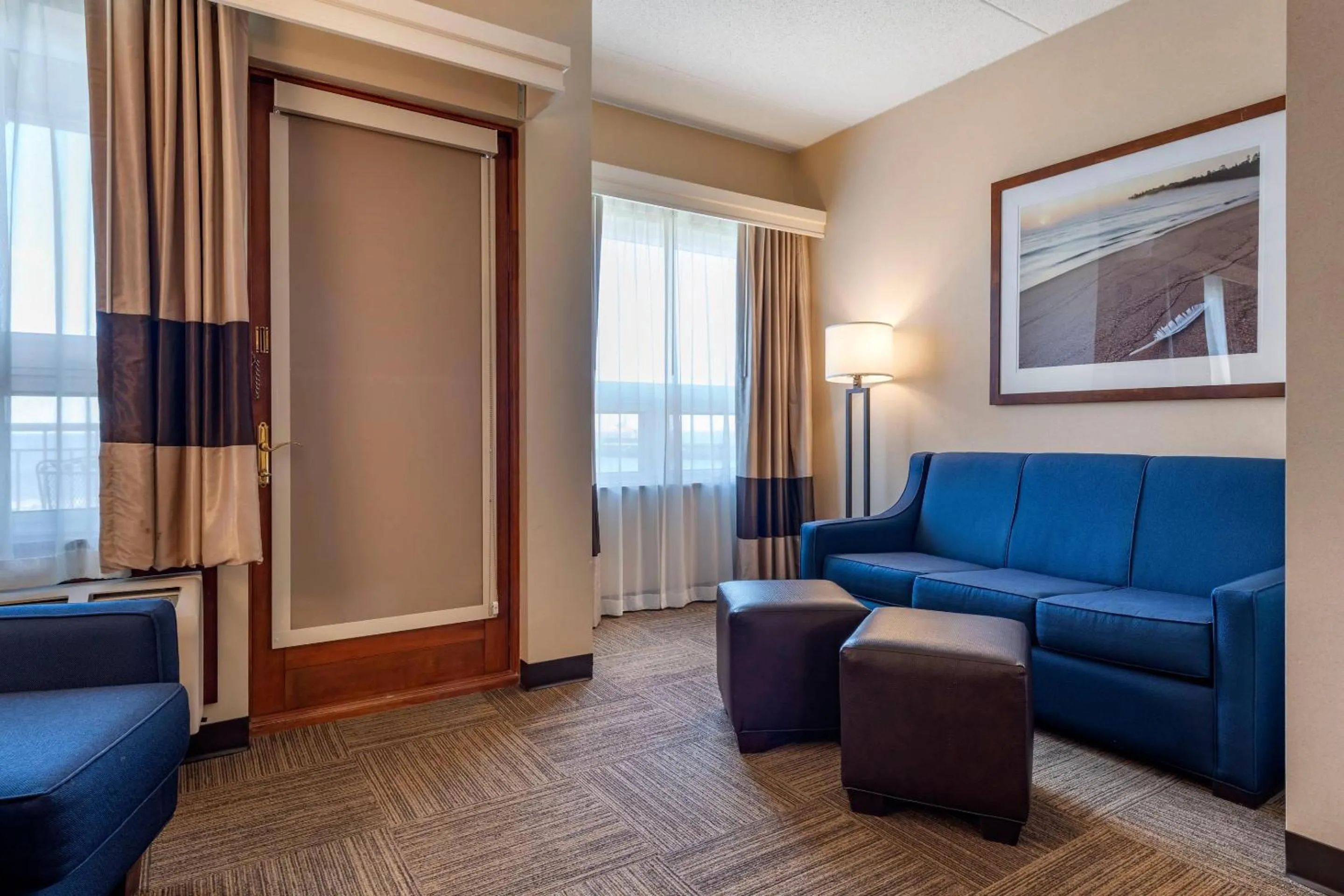 Bedroom in Lift Bridge Lodge, an Ascend Collection Hotel