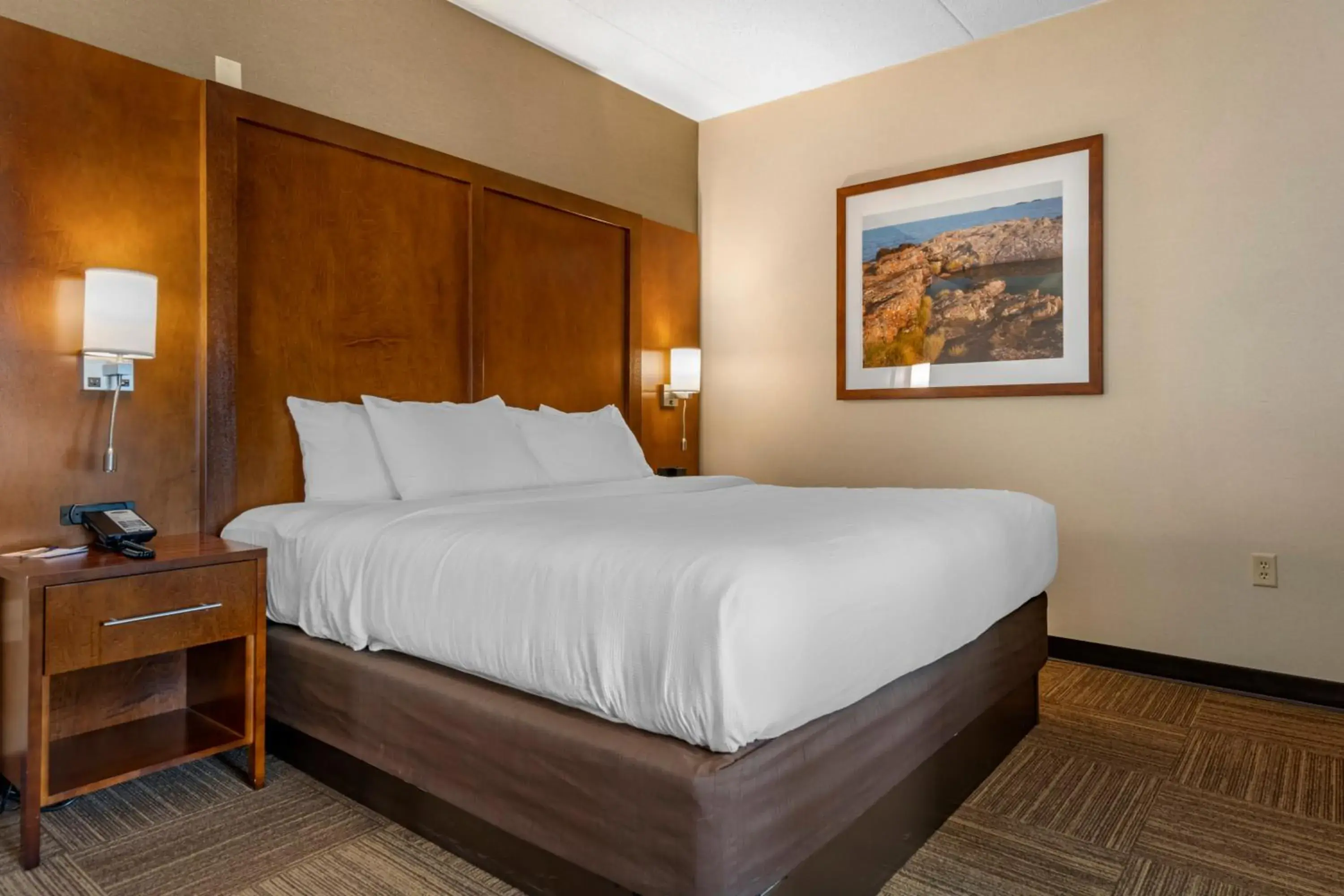 Bed in Lift Bridge Lodge, an Ascend Collection Hotel Bed in Lift Bridge Lodge, an Ascend Collection Hotel