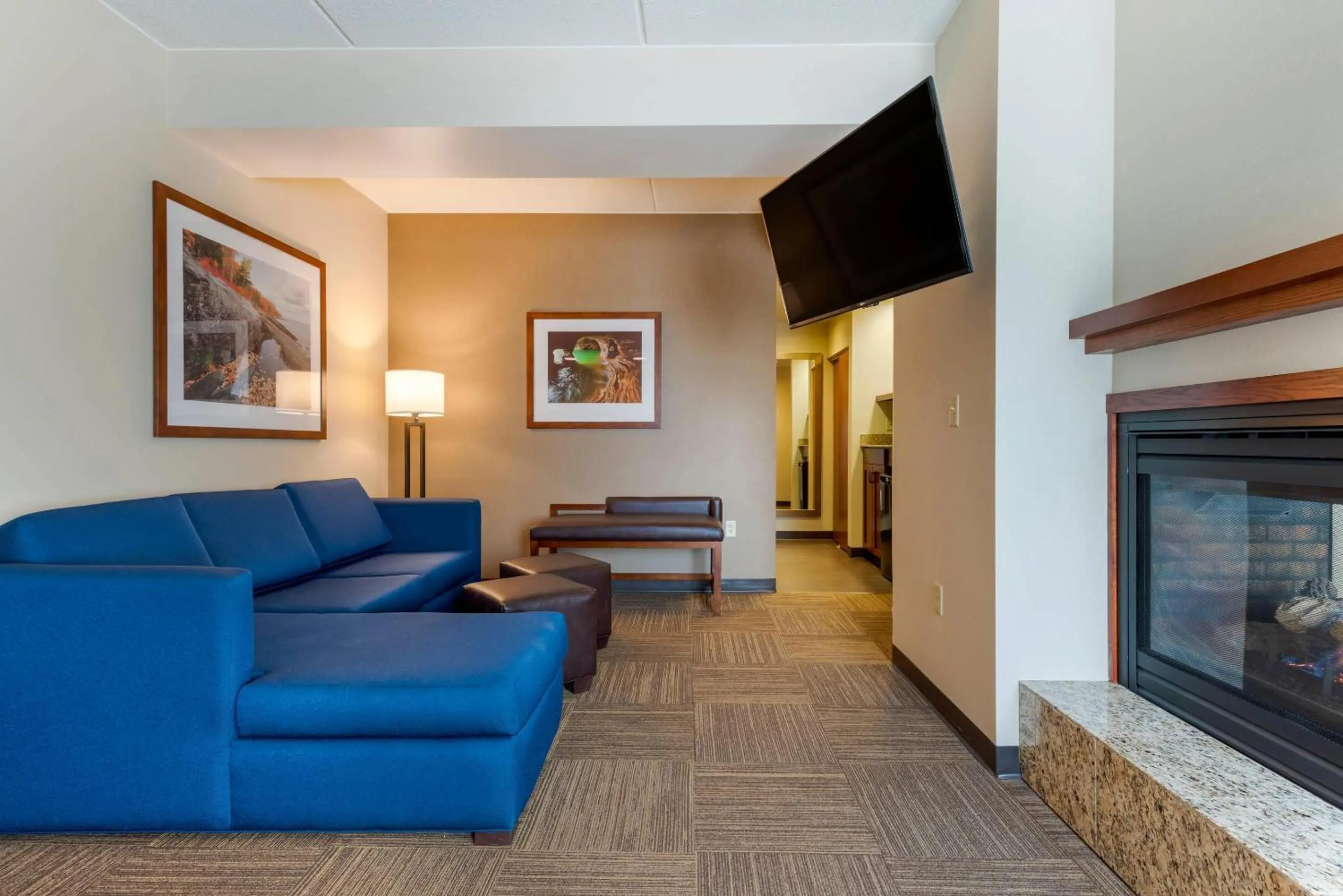 Bedroom in Lift Bridge Lodge, an Ascend Collection Hotel