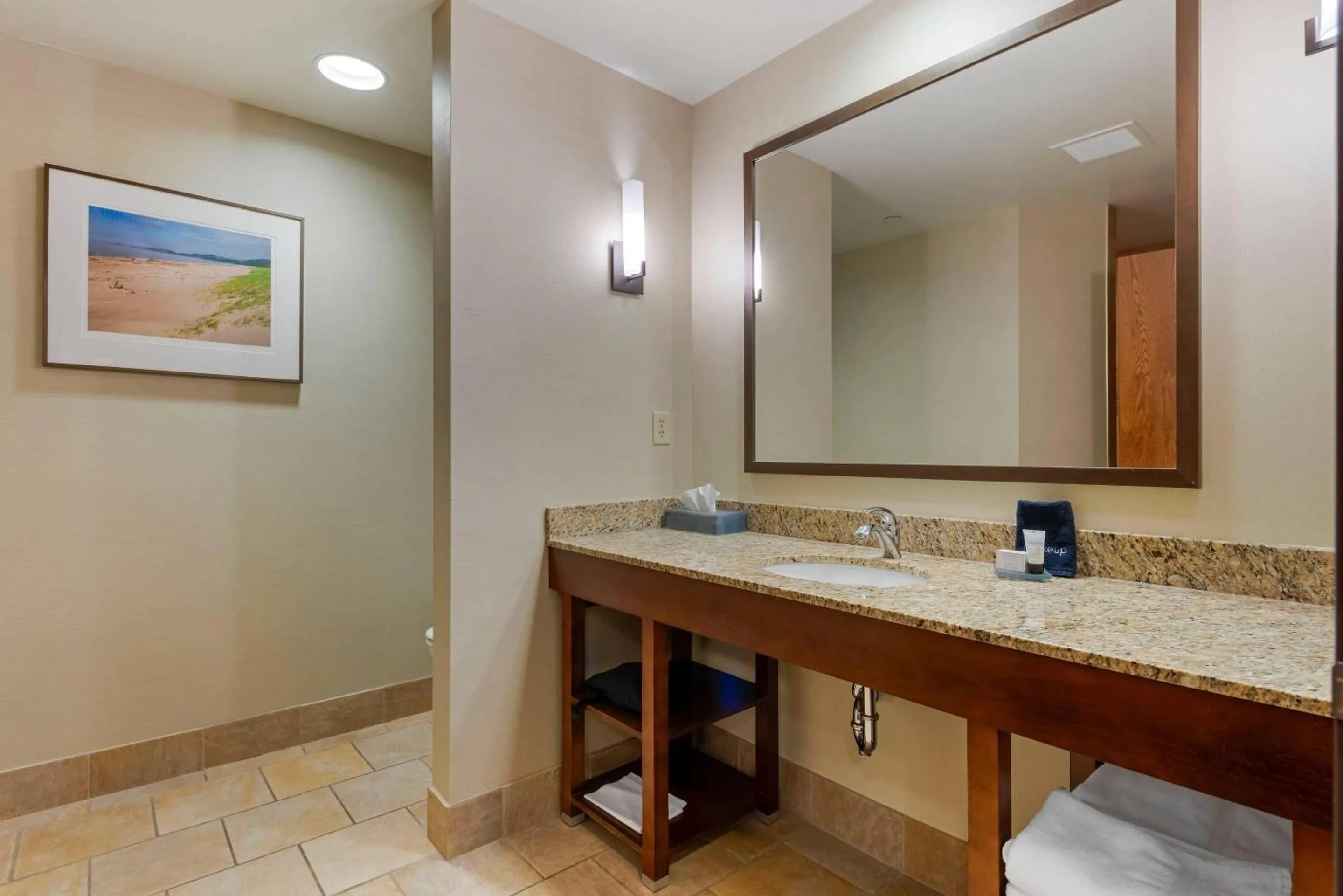 Bedroom in Lift Bridge Lodge, an Ascend Collection Hotel