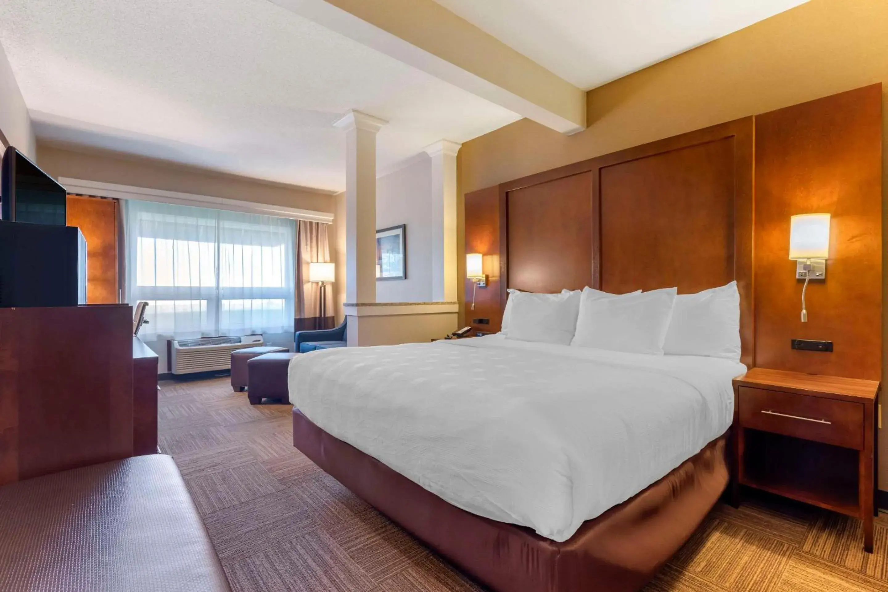 Bedroom, Bed in Lift Bridge Lodge, an Ascend Collection Hotel Bedroom, Bed in Lift Bridge Lodge, an Ascend Collection Hotel