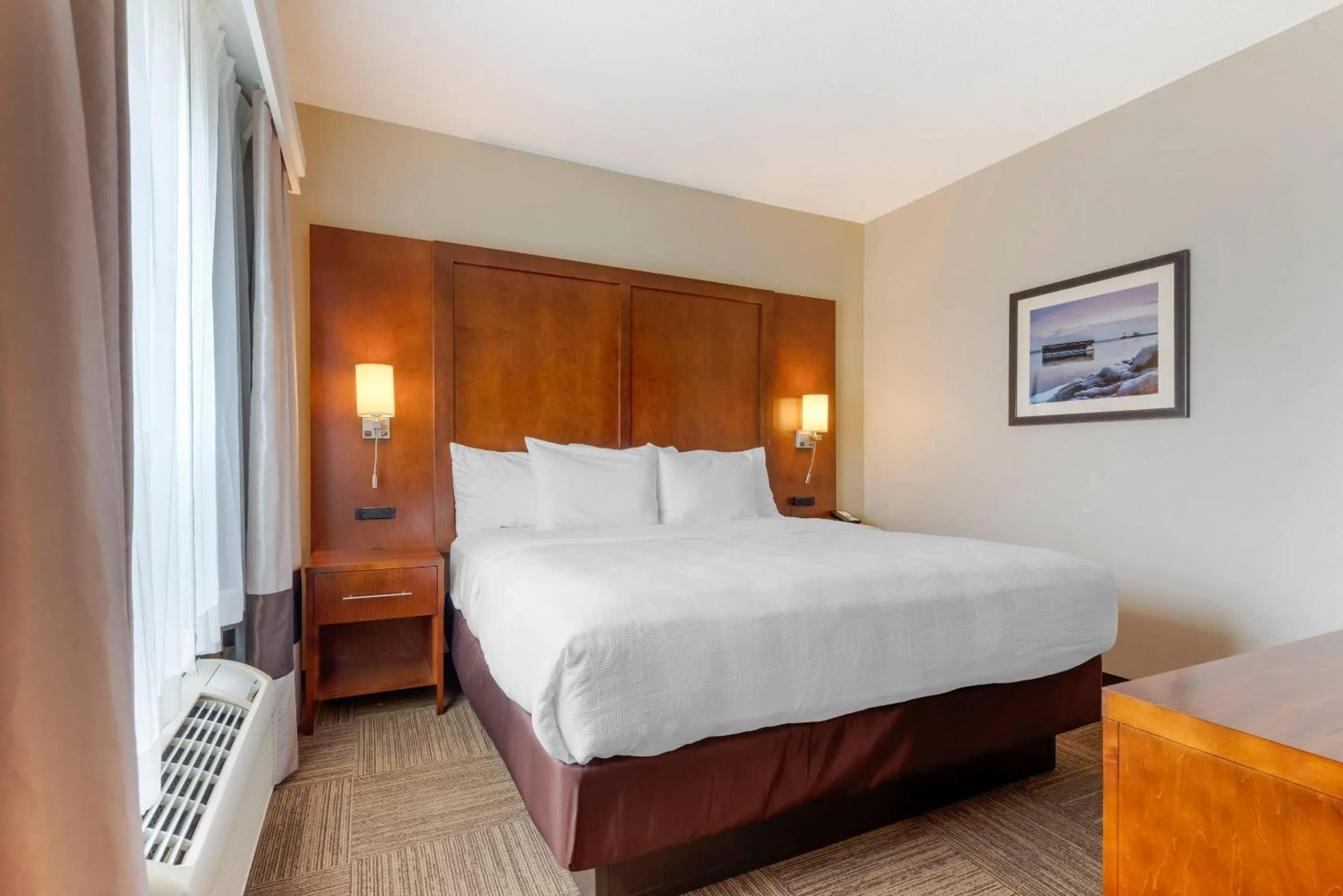Bedroom, Bed in Lift Bridge Lodge, an Ascend Collection Hotel