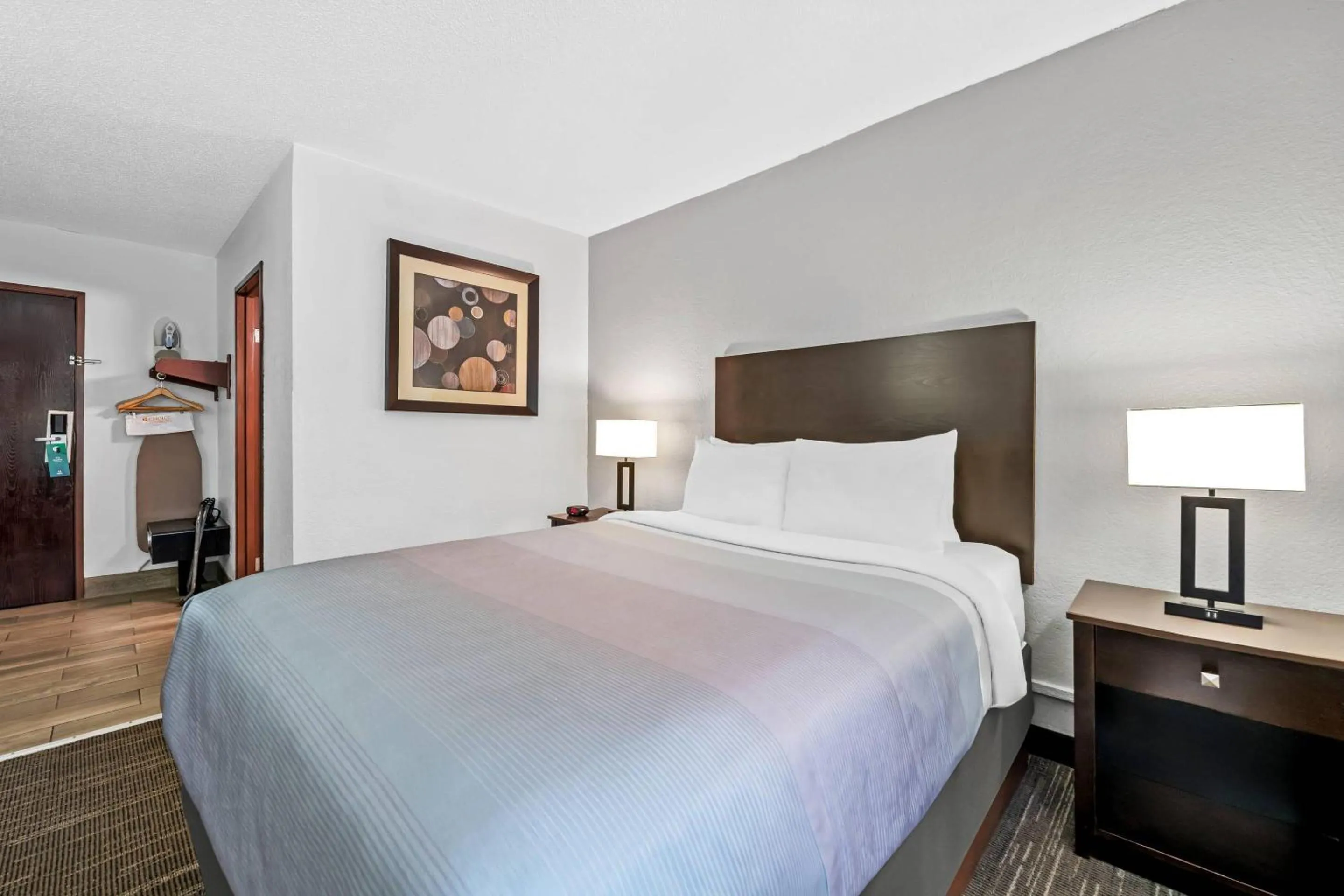 Bedroom, Bed in Quality Inn Savage - Bloomington West