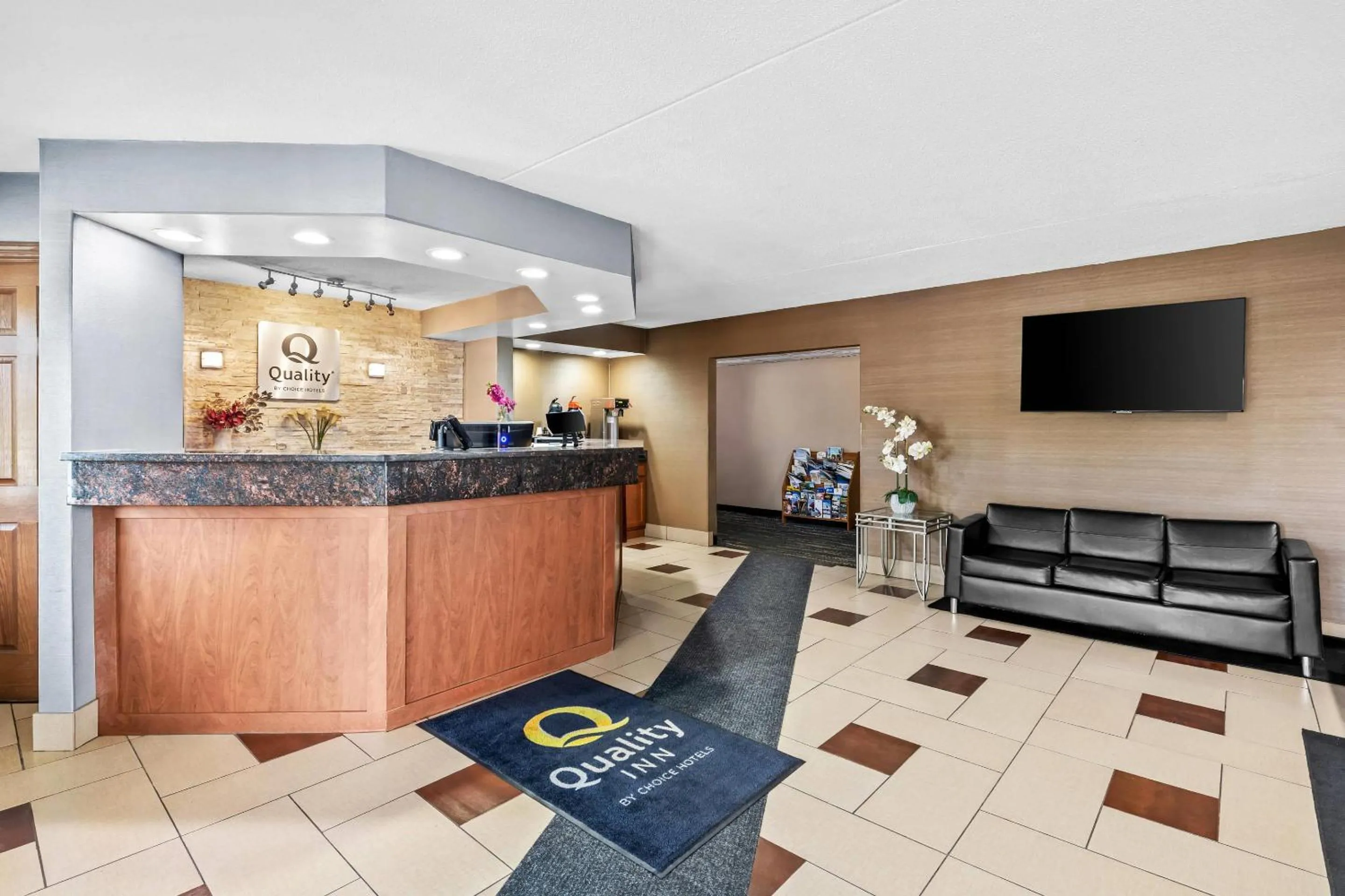 Lobby or reception in Quality Inn Savage - Bloomington West