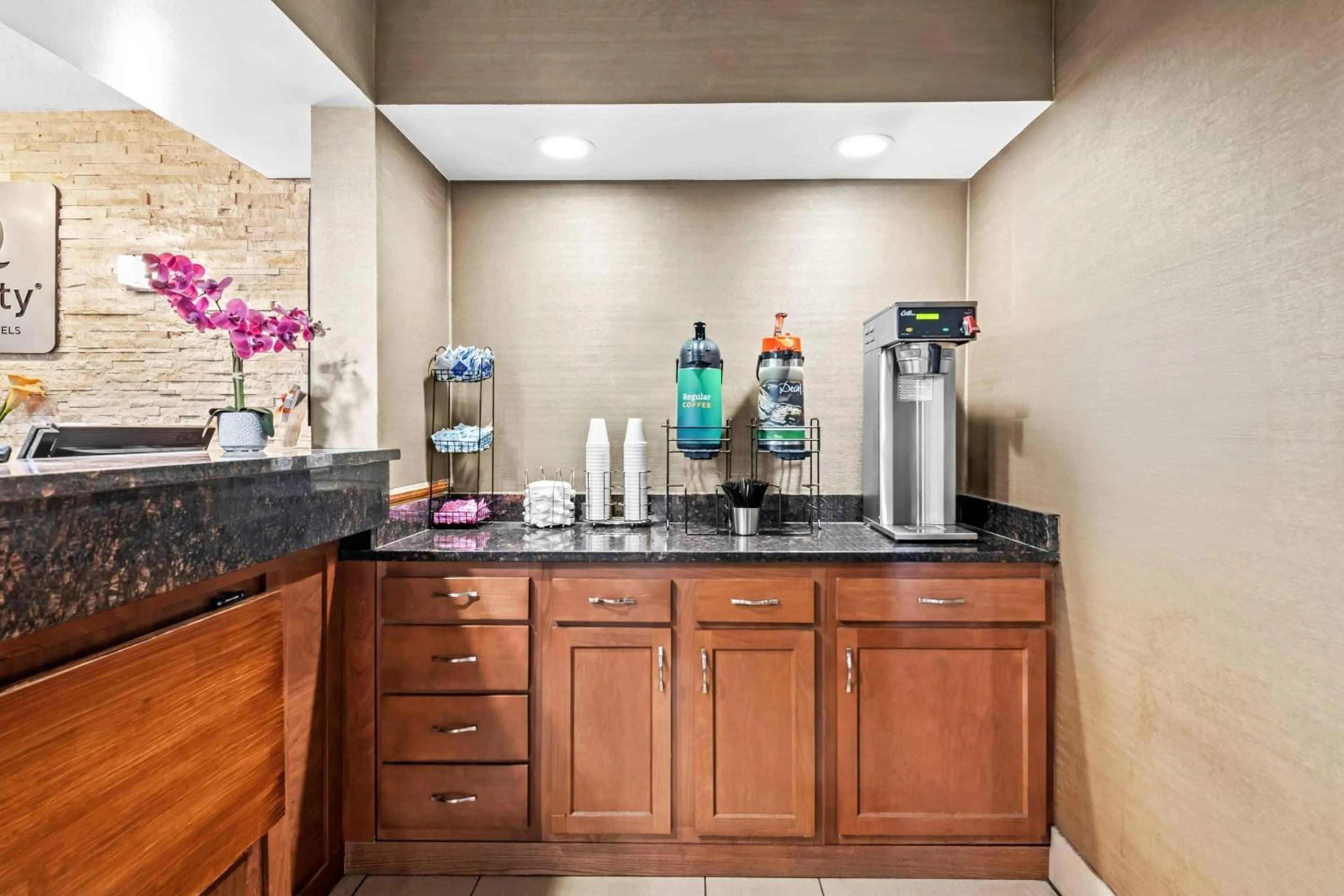 Lobby or reception in Quality Inn Savage - Bloomington West