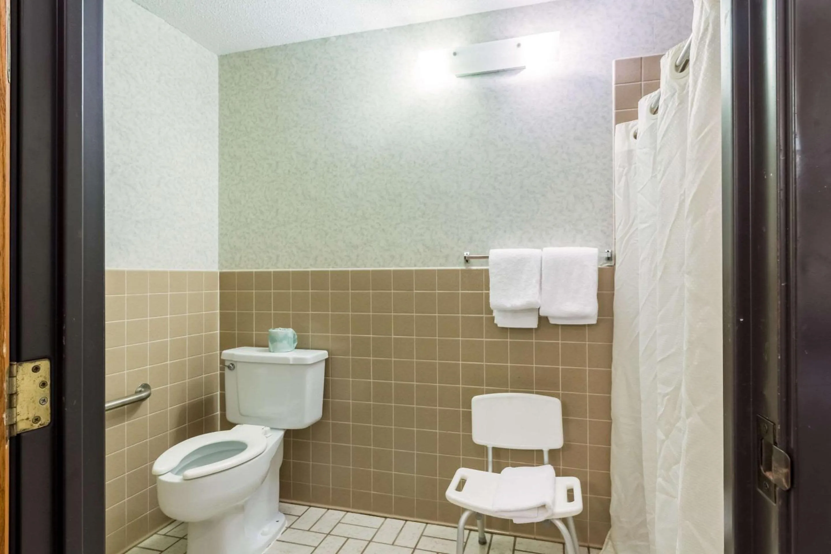 Bedroom in Rodeway Inn