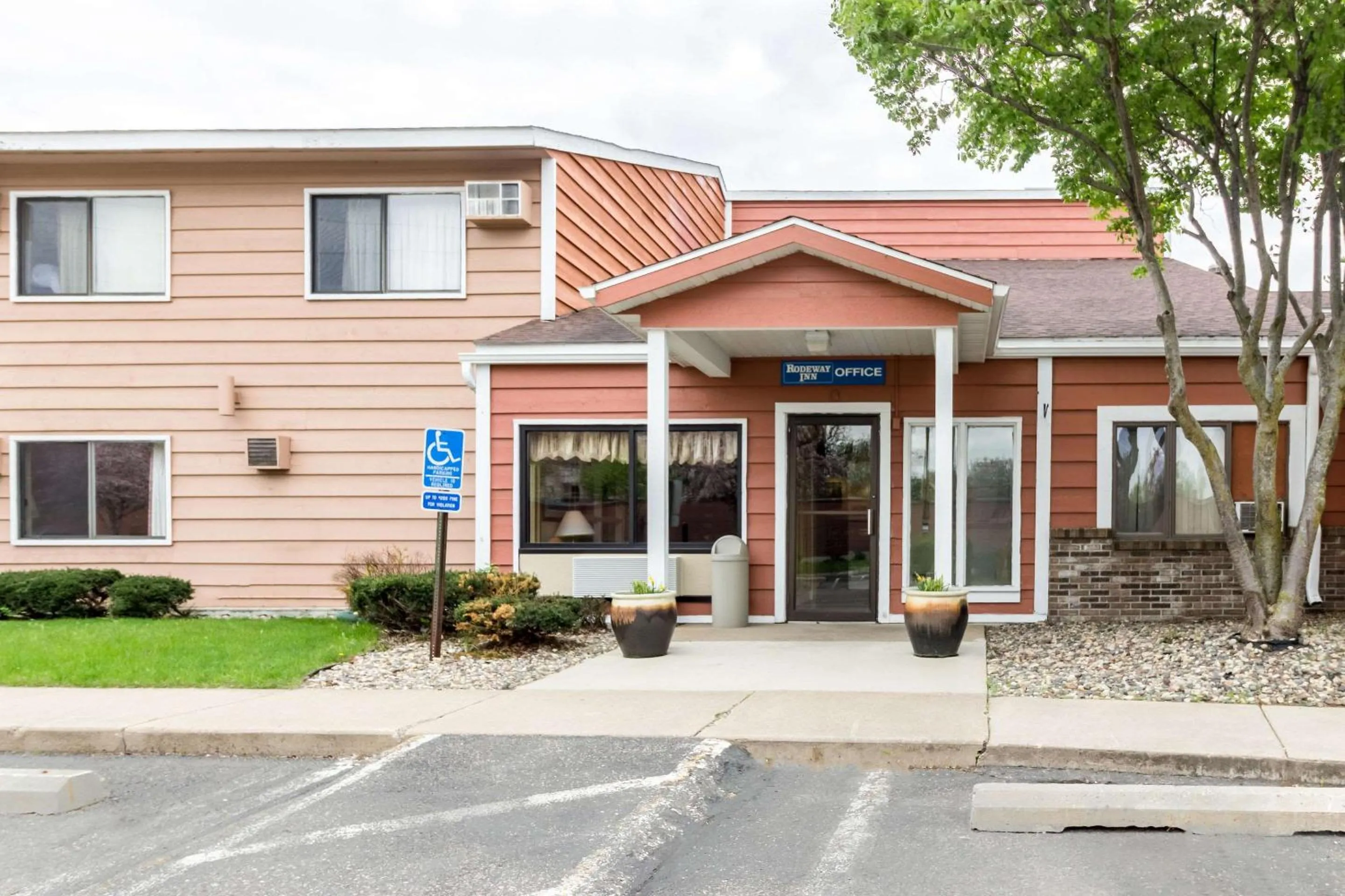 Property building in Rodeway Inn