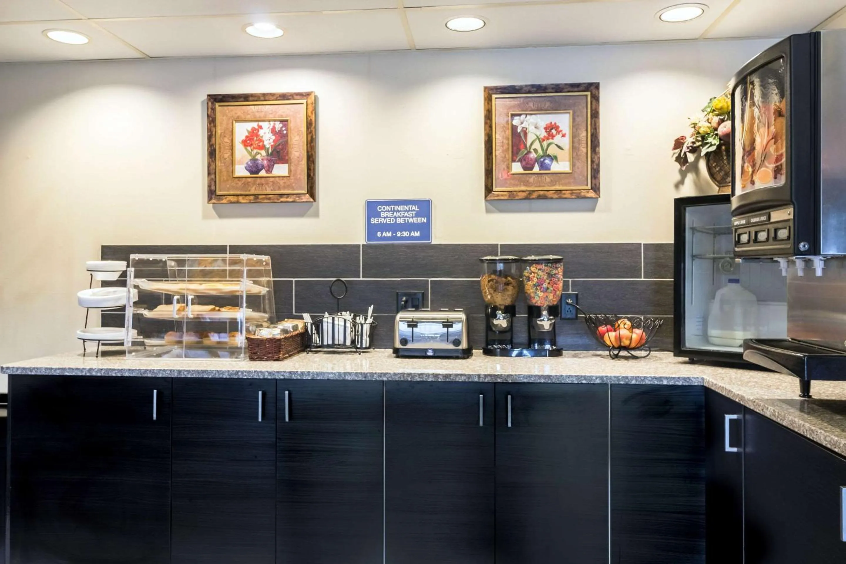 Breakfast in Rodeway Inn