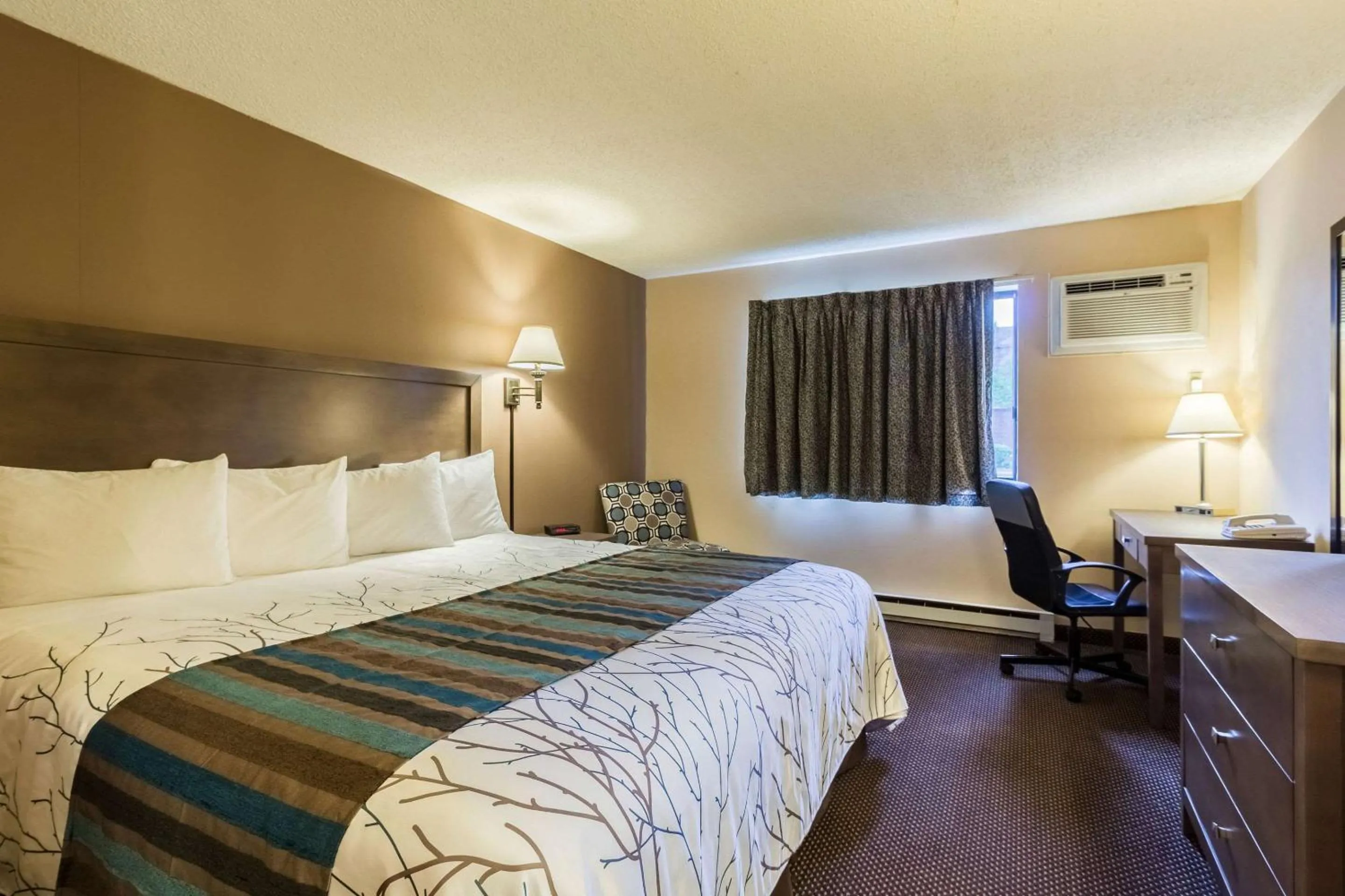 Bedroom, Bed in Rodeway Inn