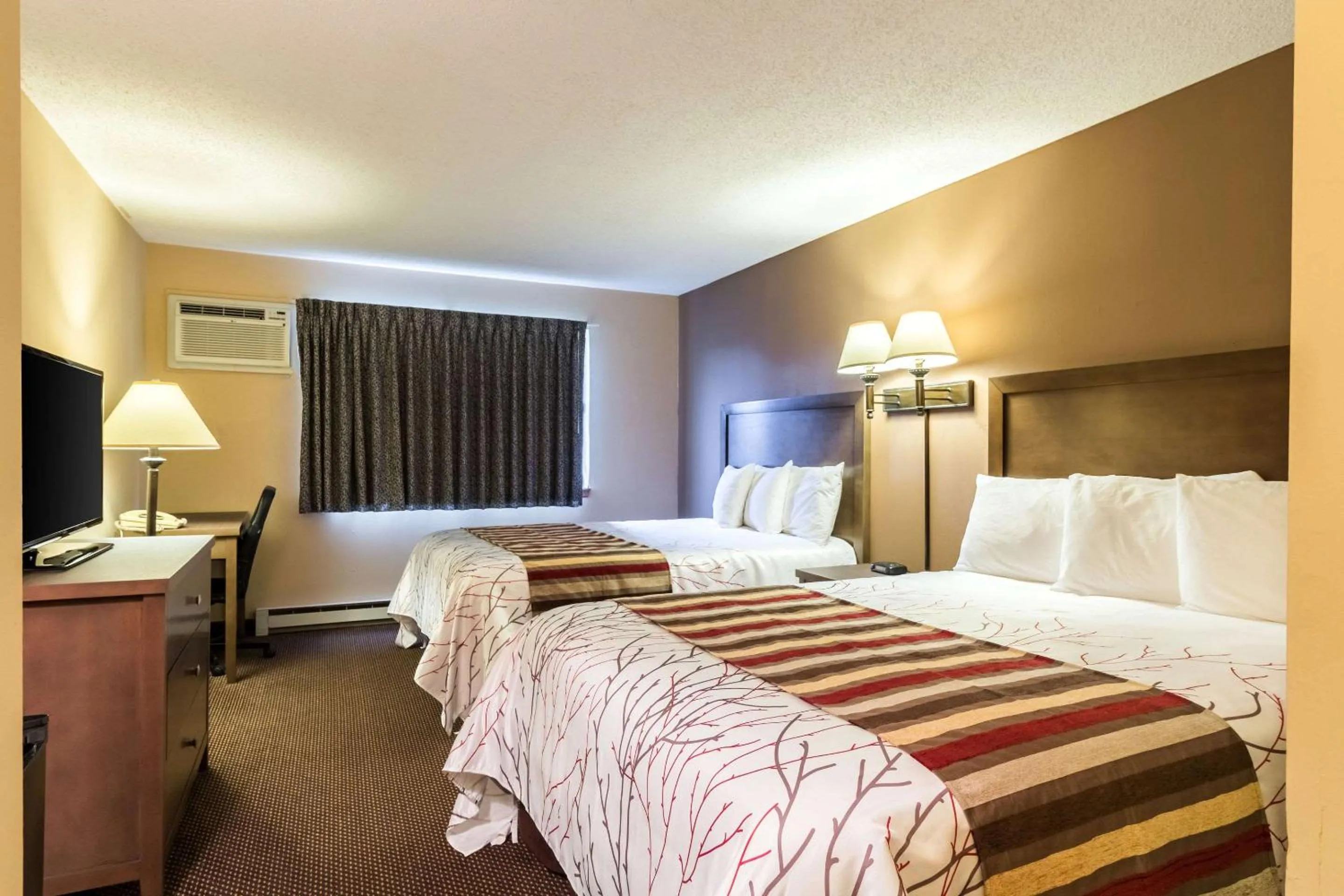 Bedroom, Bed in Rodeway Inn