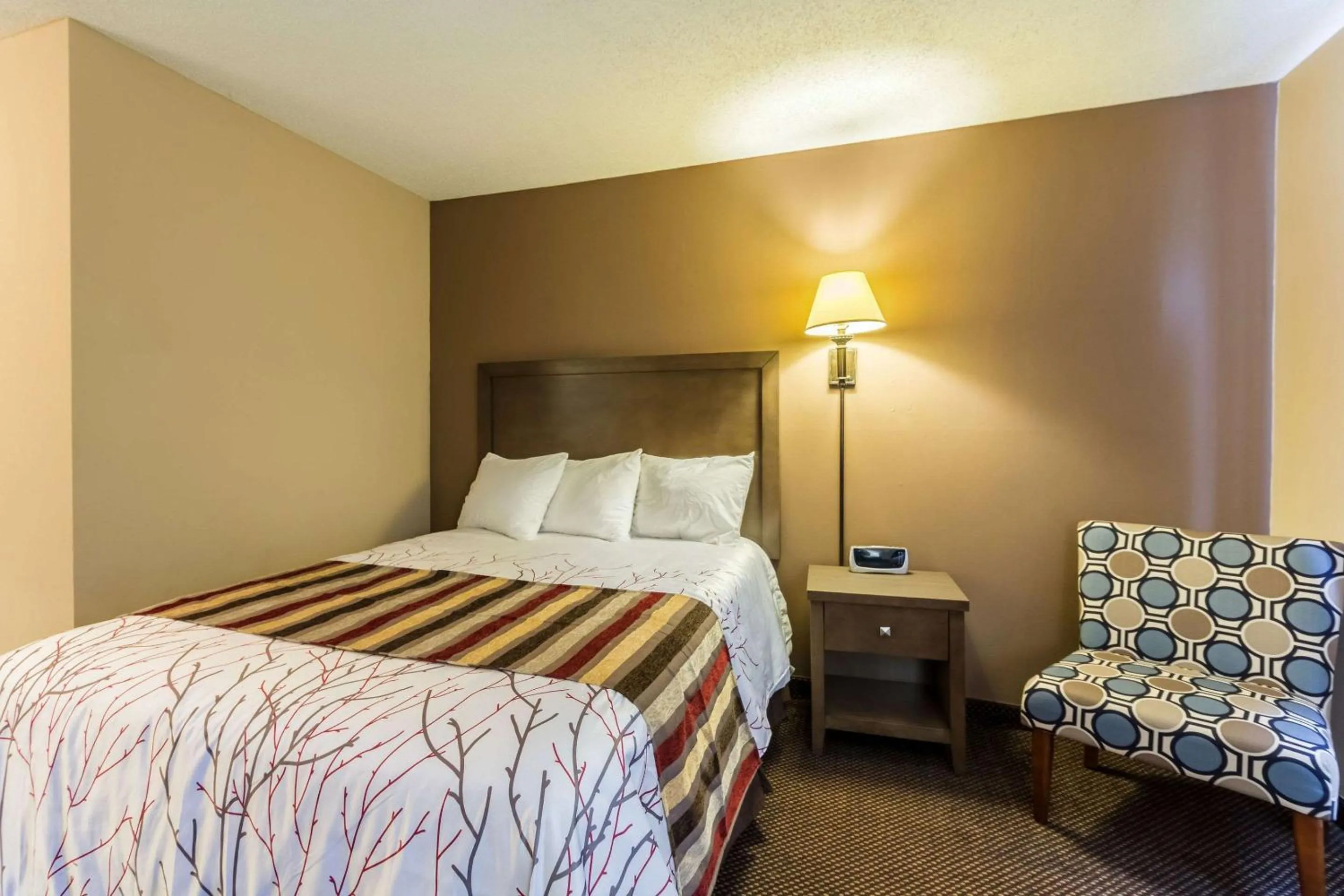 Bedroom, Bed in Rodeway Inn