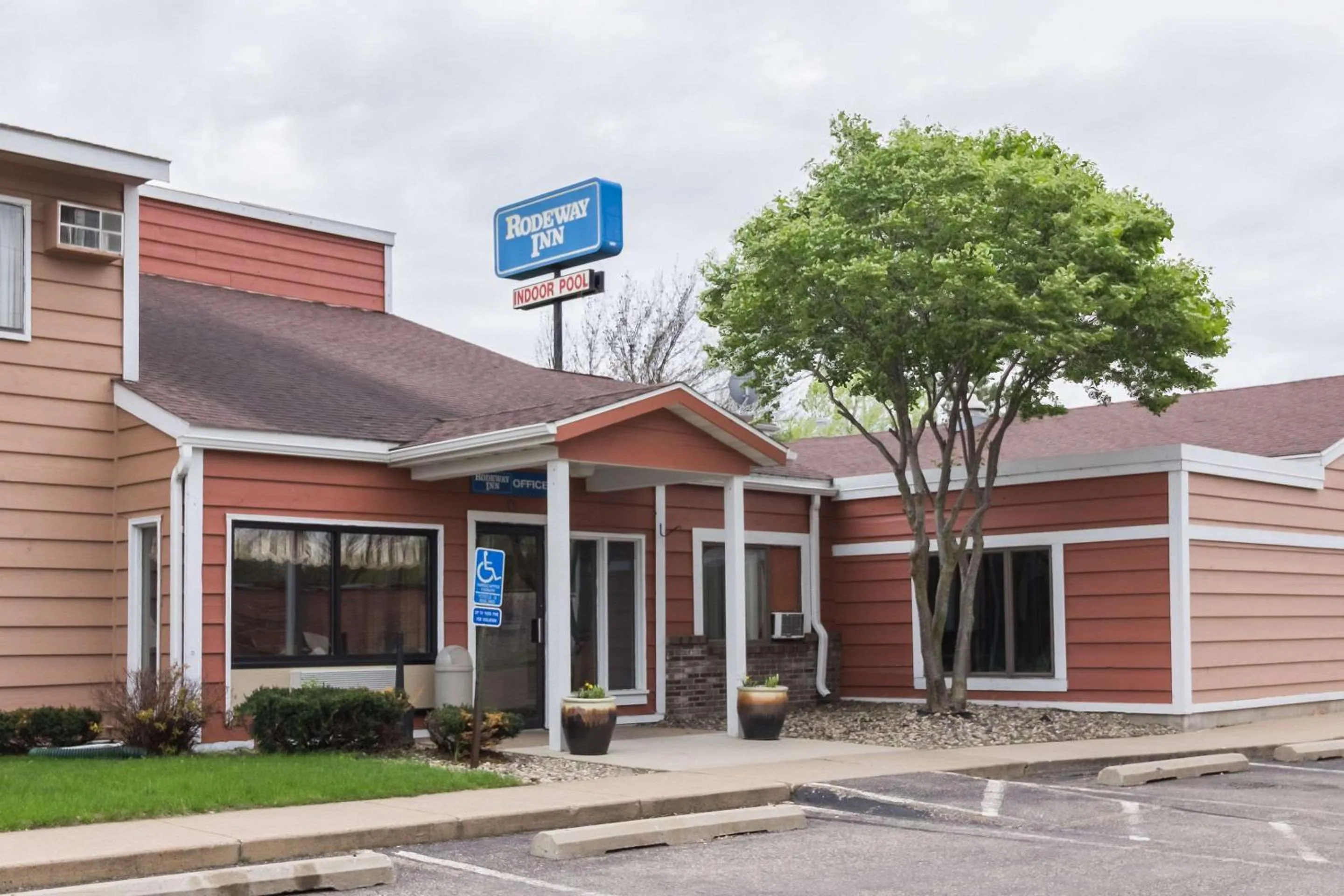 Property building in Rodeway Inn