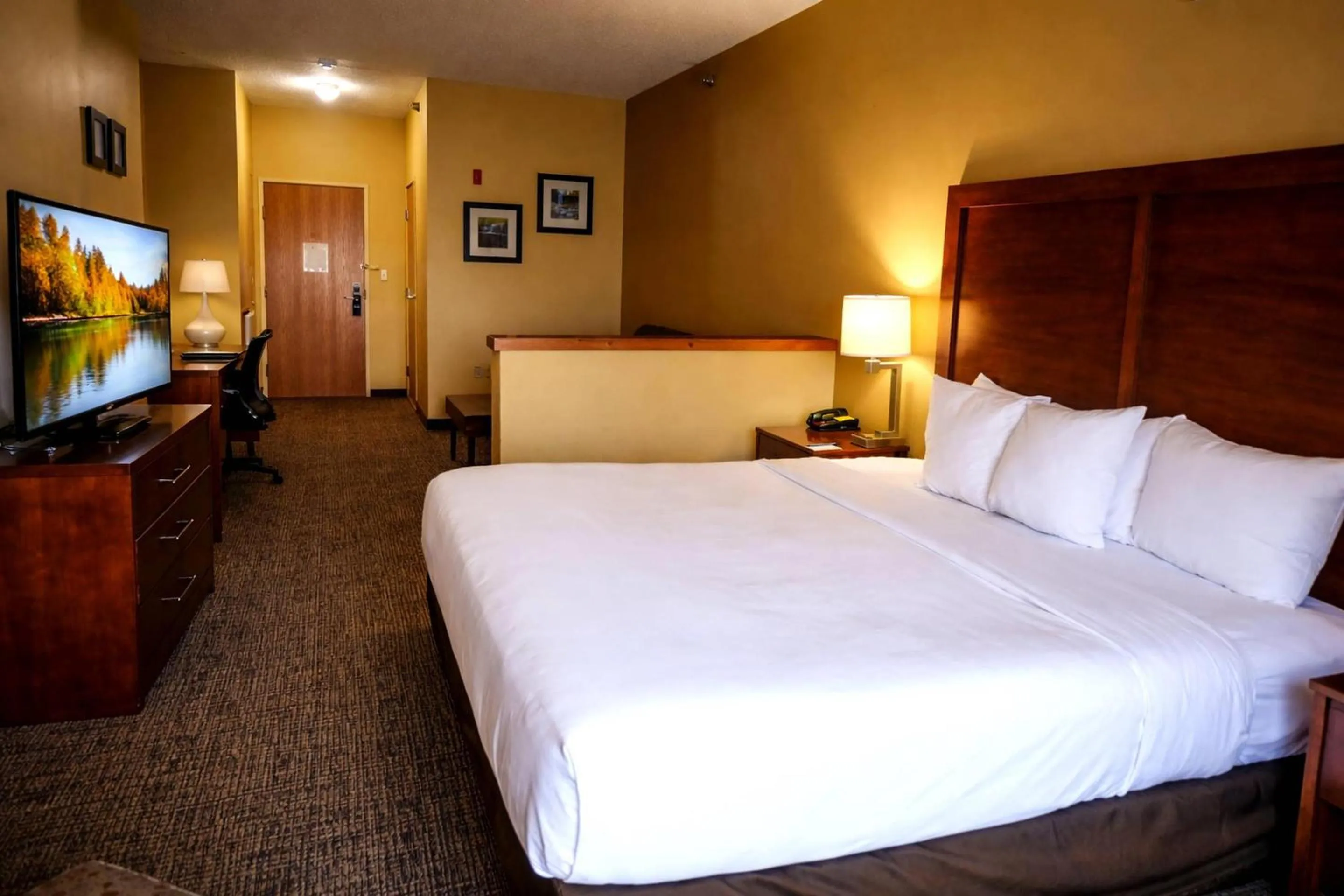 Bedroom, Bed in Comfort Inn Owatonna near Medical Center
