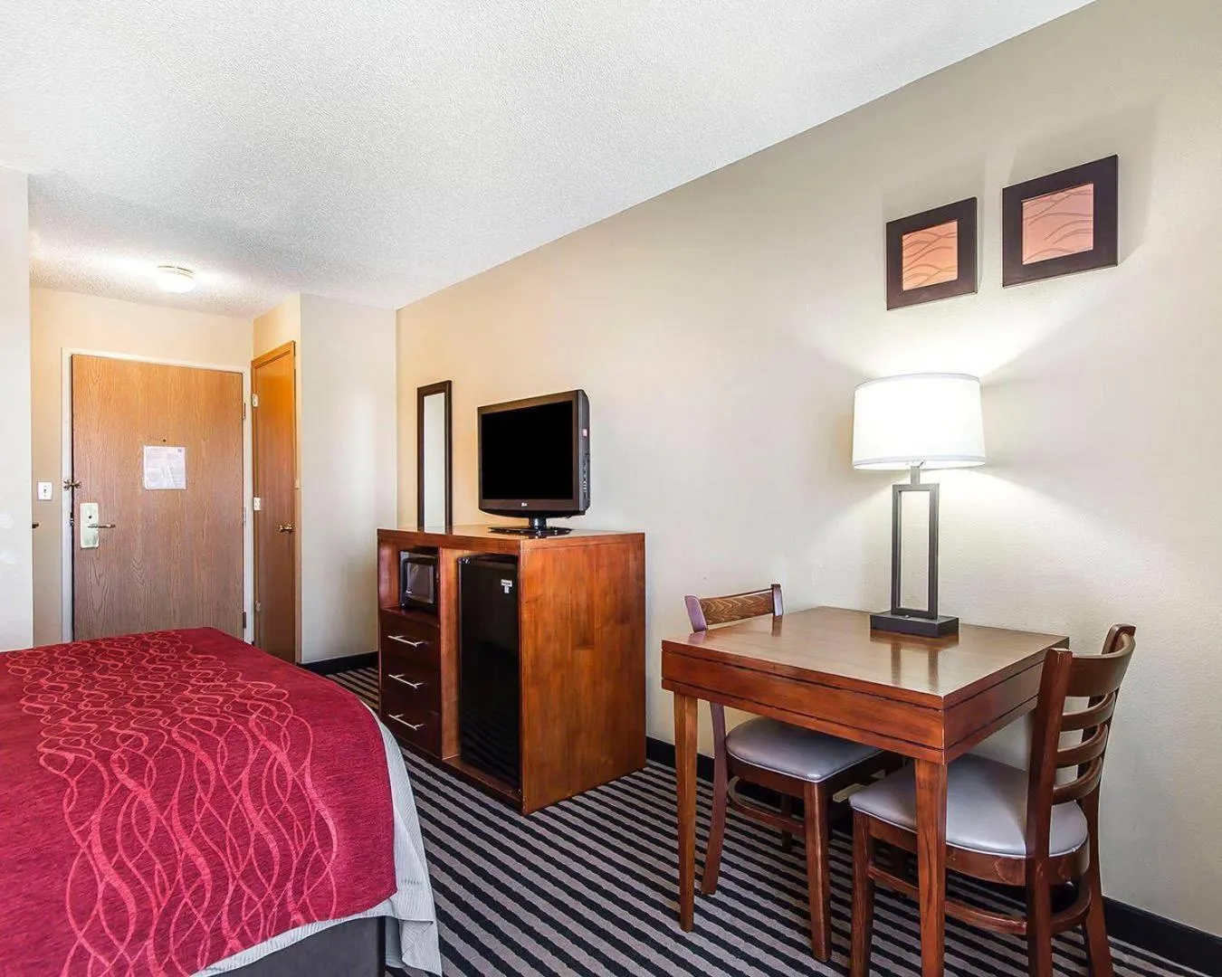 Bedroom, Bed in Comfort Inn Owatonna near Medical Center