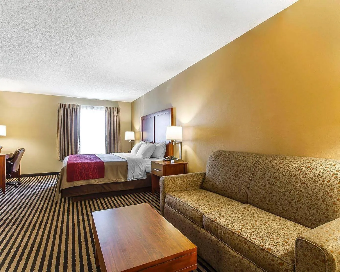 Bedroom, Bed in Comfort Inn Owatonna near Medical Center