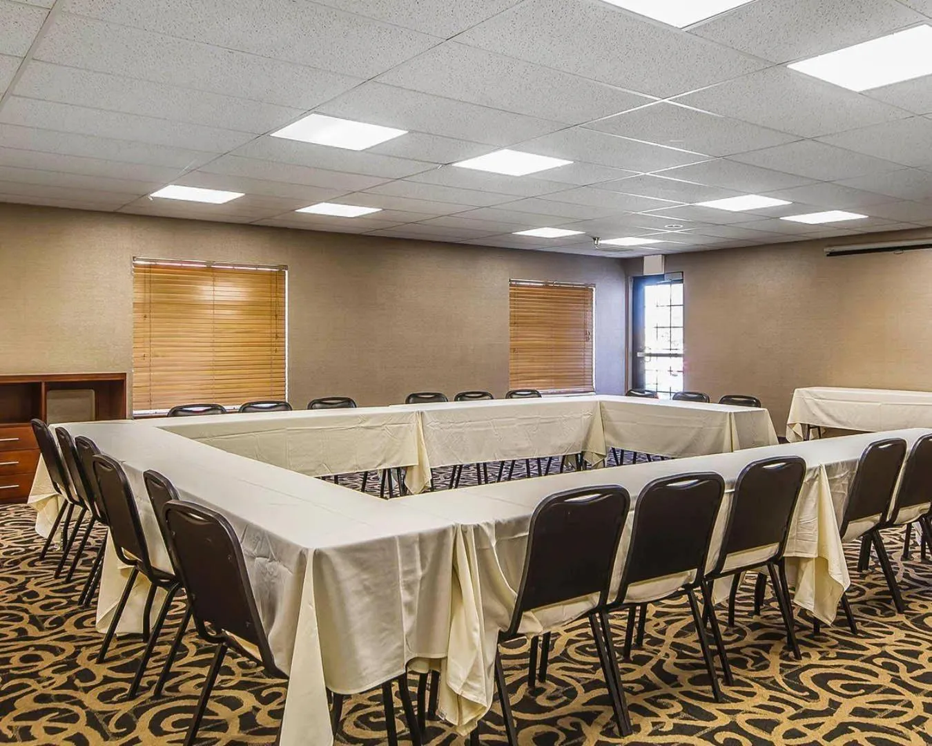 Meeting/conference room in Comfort Inn Owatonna near Medical Center