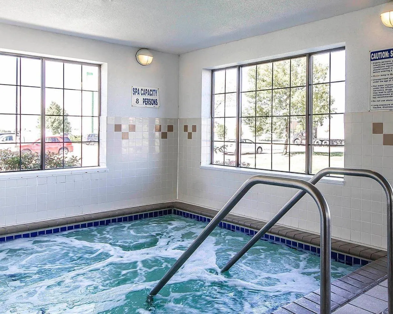 Swimming pool in Comfort Inn Owatonna near Medical Center