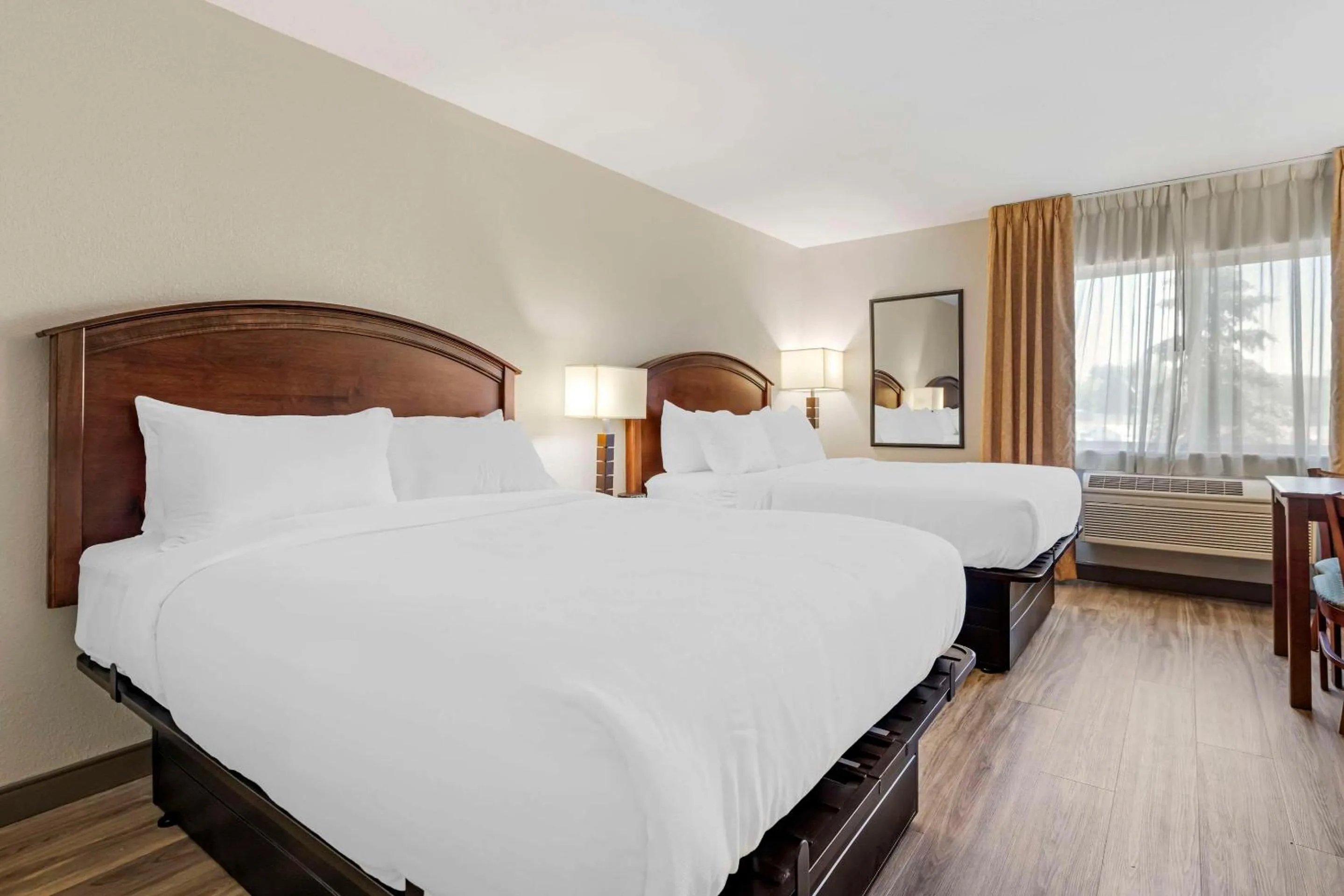 Bedroom, Bed in Comfort Inn Albert Lea at Trails Travel Center