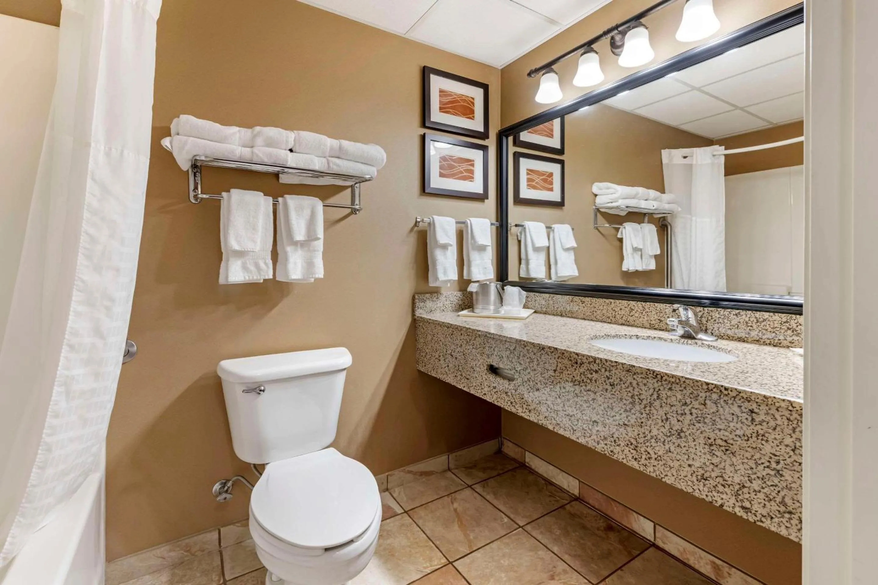 Bedroom in Comfort Inn Albert Lea at Trails Travel Center