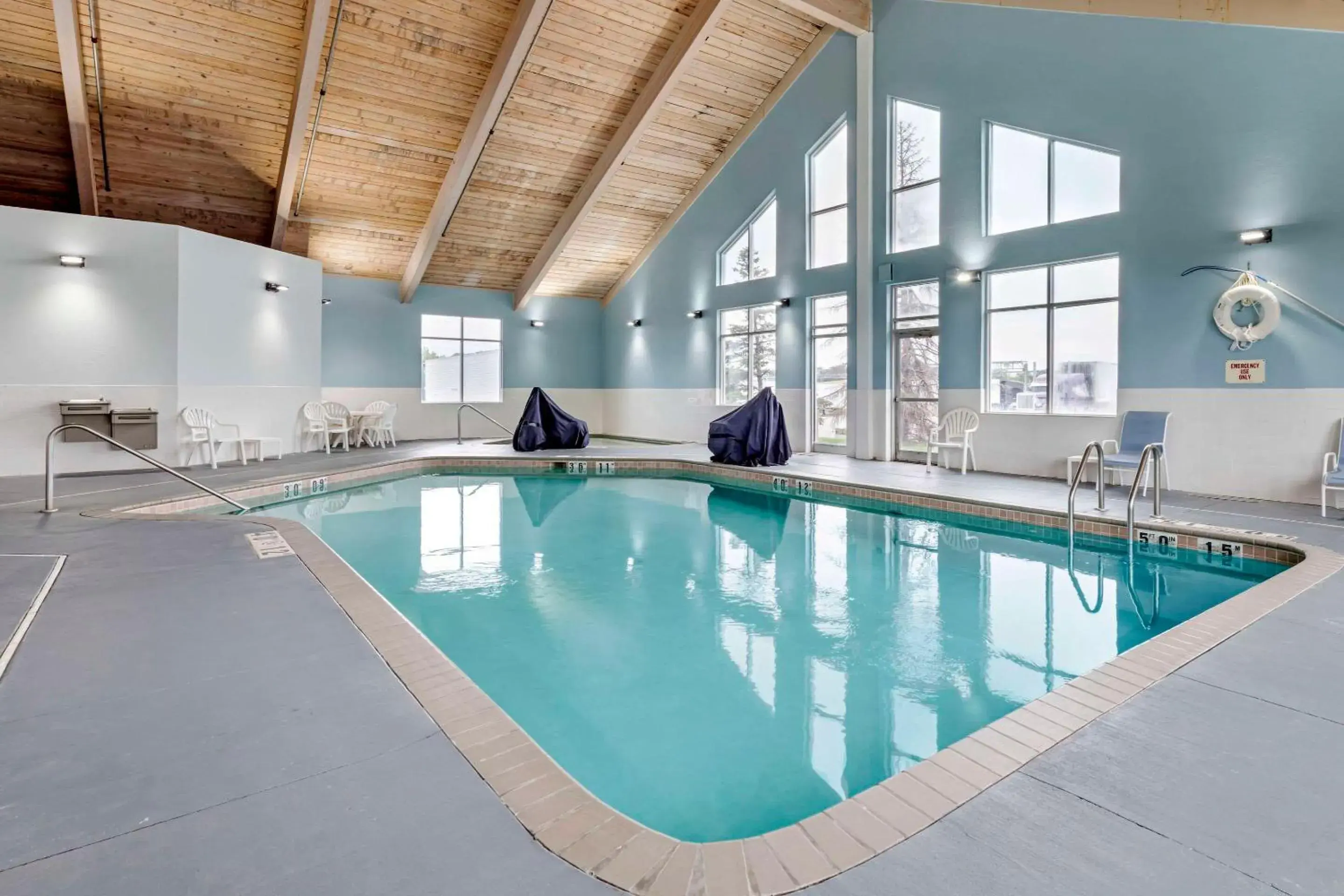 Swimming pool in Comfort Inn Albert Lea at Trails Travel Center Swimming pool in Comfort Inn Albert Lea at Trails Travel Center