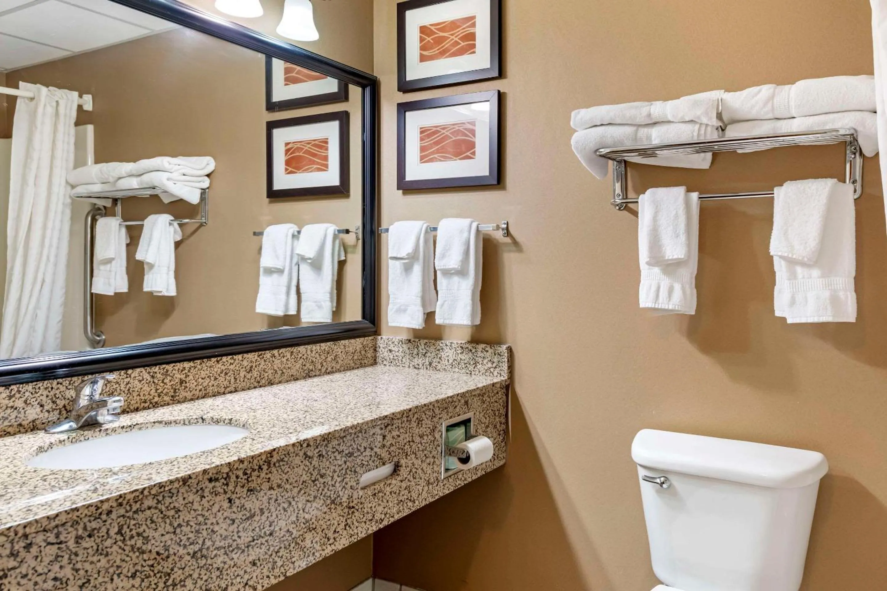 Bedroom in Comfort Inn Albert Lea at Trails Travel Center