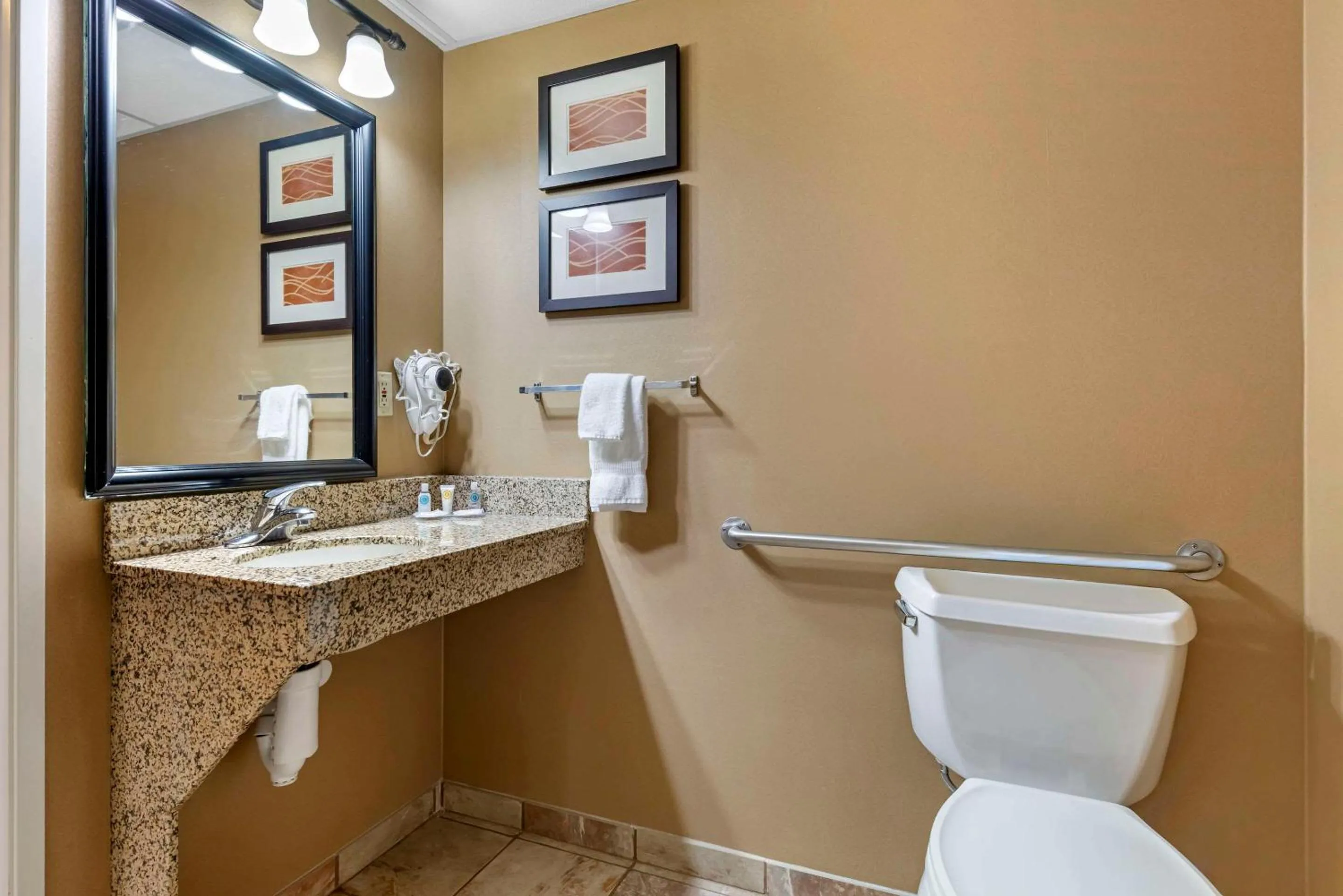 Bedroom in Comfort Inn Albert Lea at Trails Travel Center