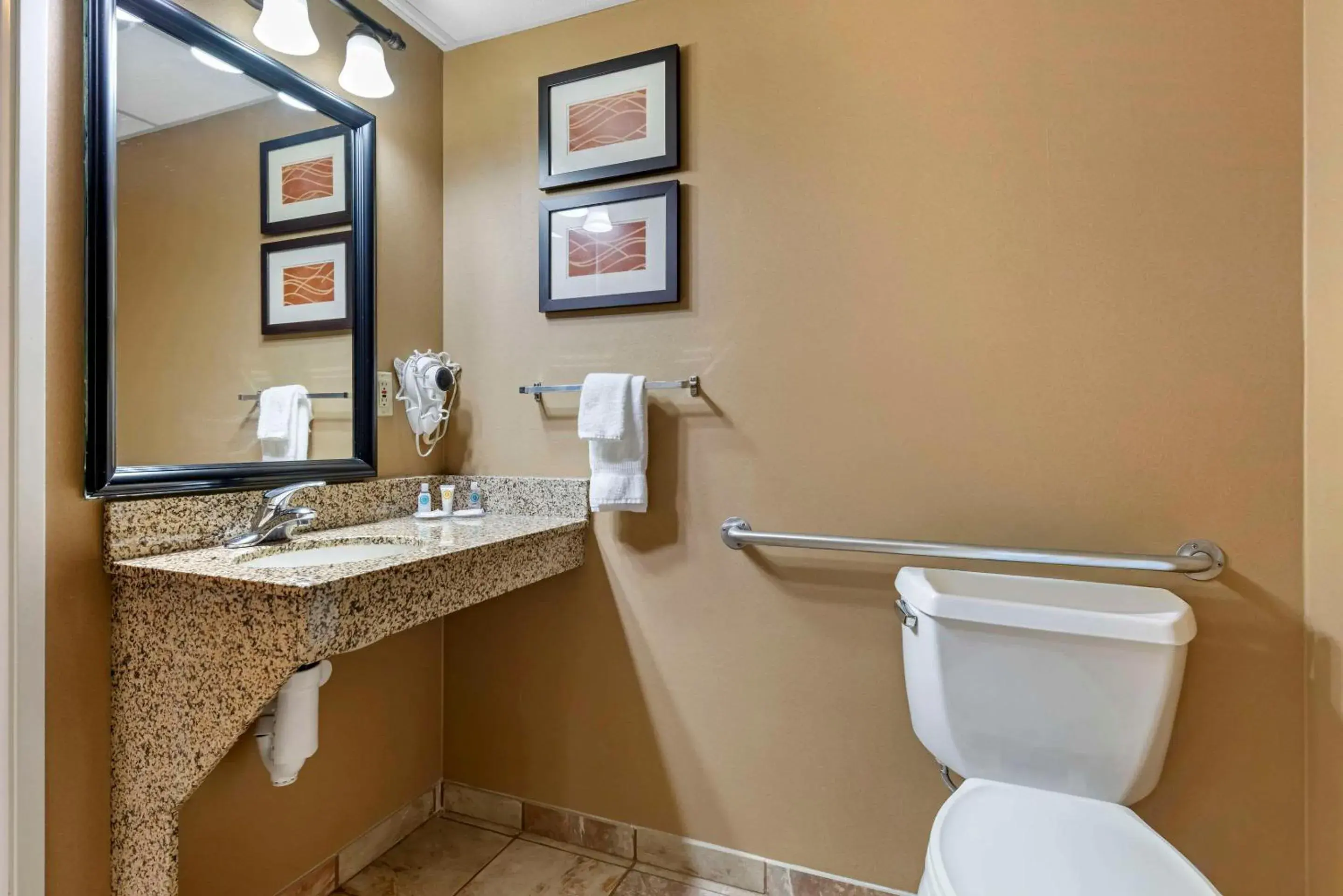 Bedroom in Comfort Inn Albert Lea at Trails Travel Center Bedroom in Comfort Inn Albert Lea at Trails Travel Center