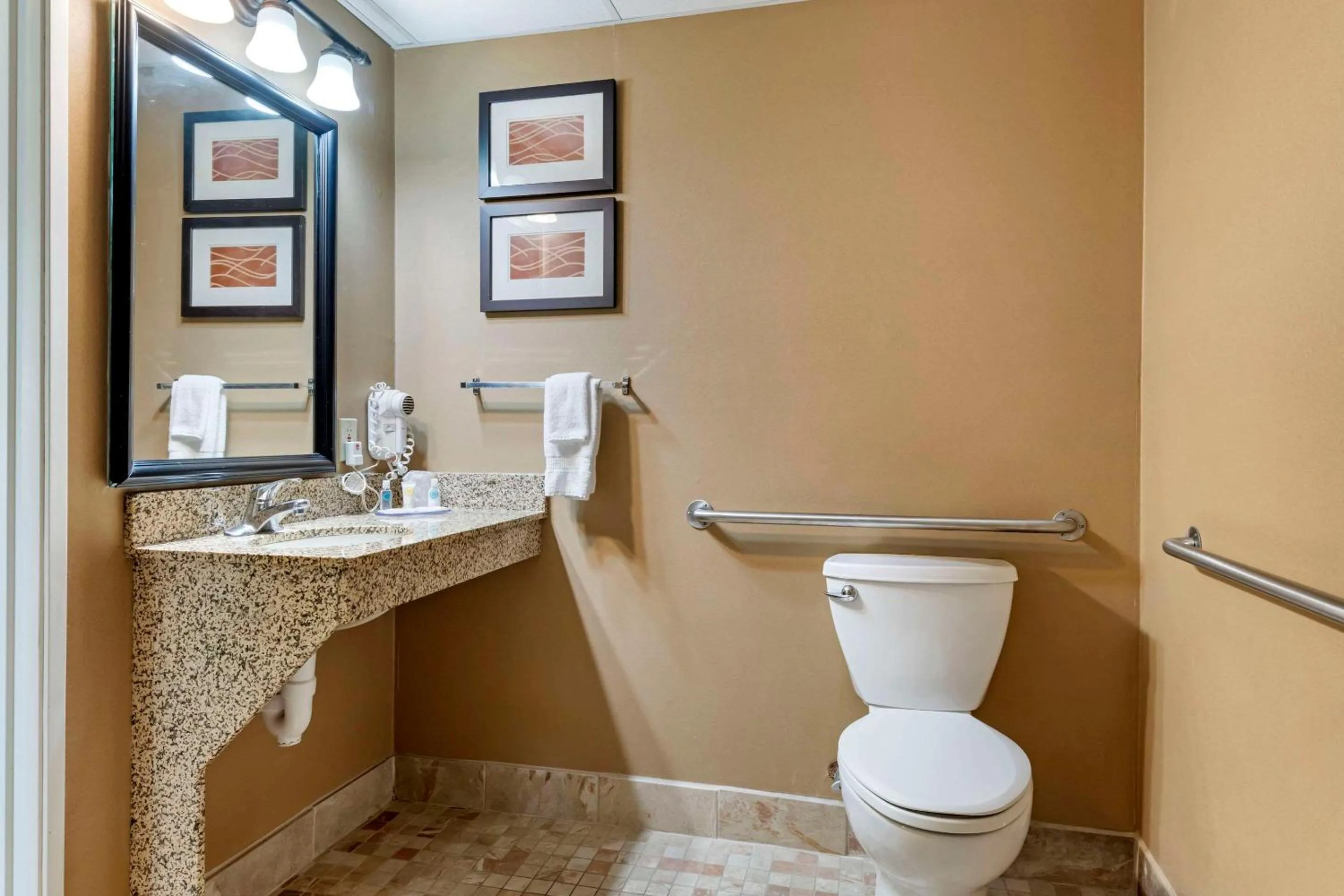 Bedroom in Comfort Inn Albert Lea at Trails Travel Center