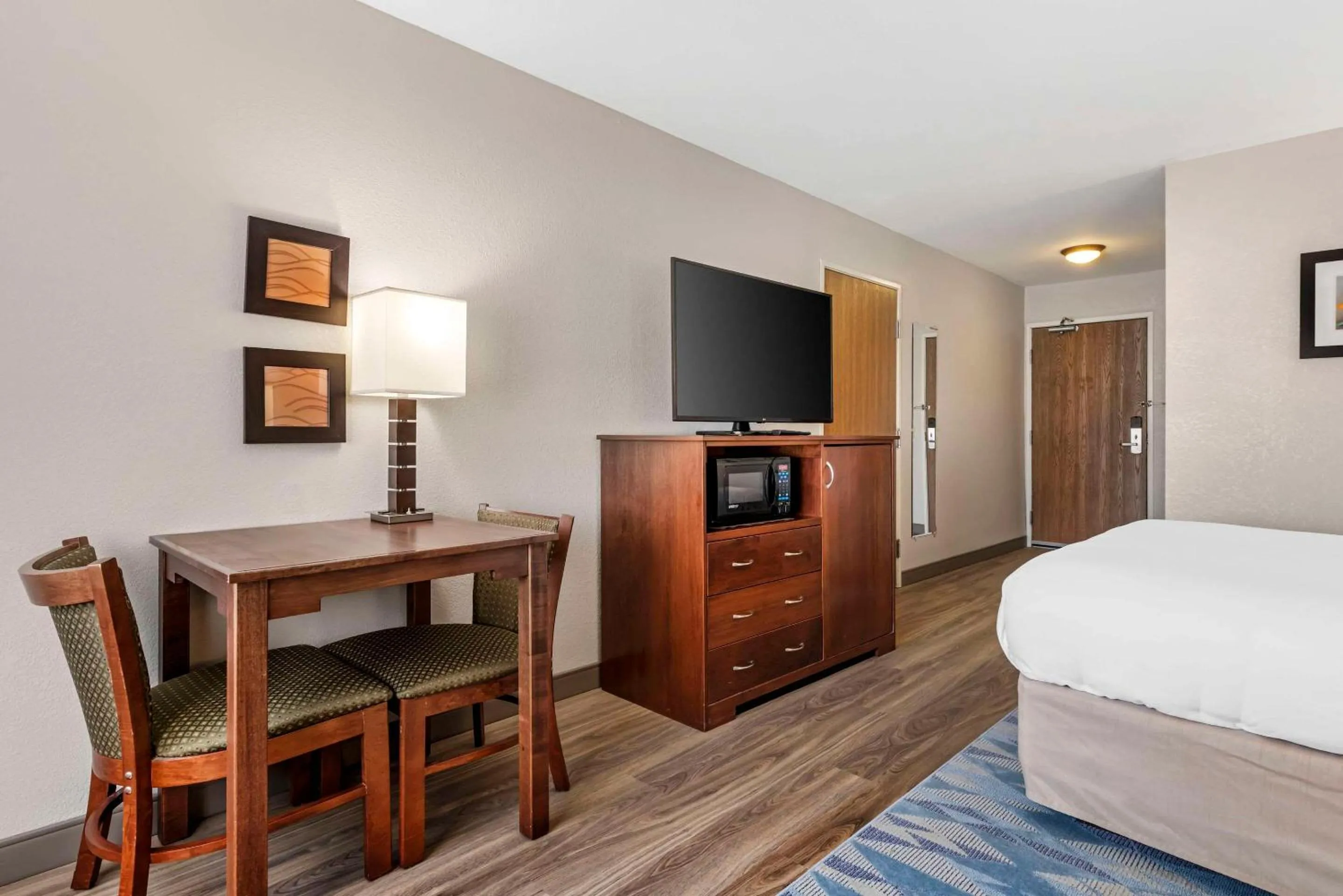Bedroom, Bed in Comfort Inn Albert Lea at Trails Travel Center