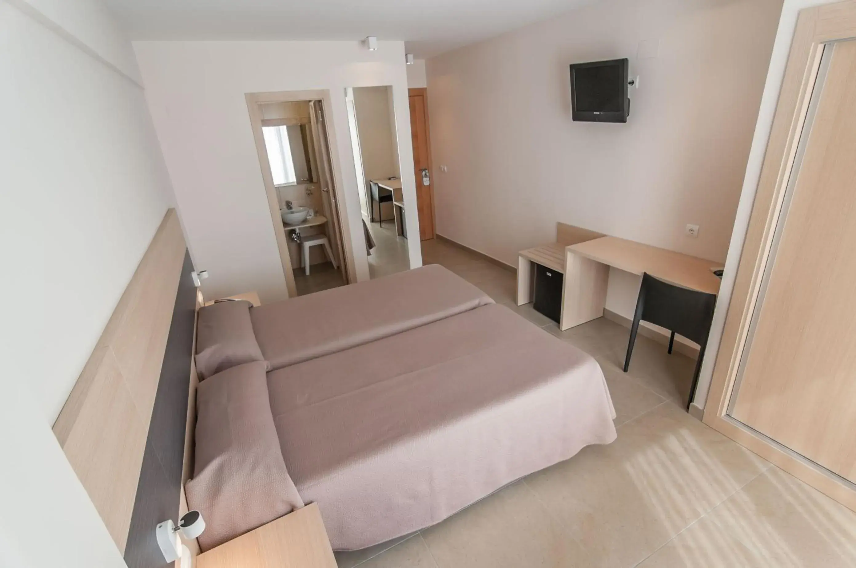 Photo of the whole room, Bed in Hotel San Luis Photo of the whole room, Bed in Hotel San Luis