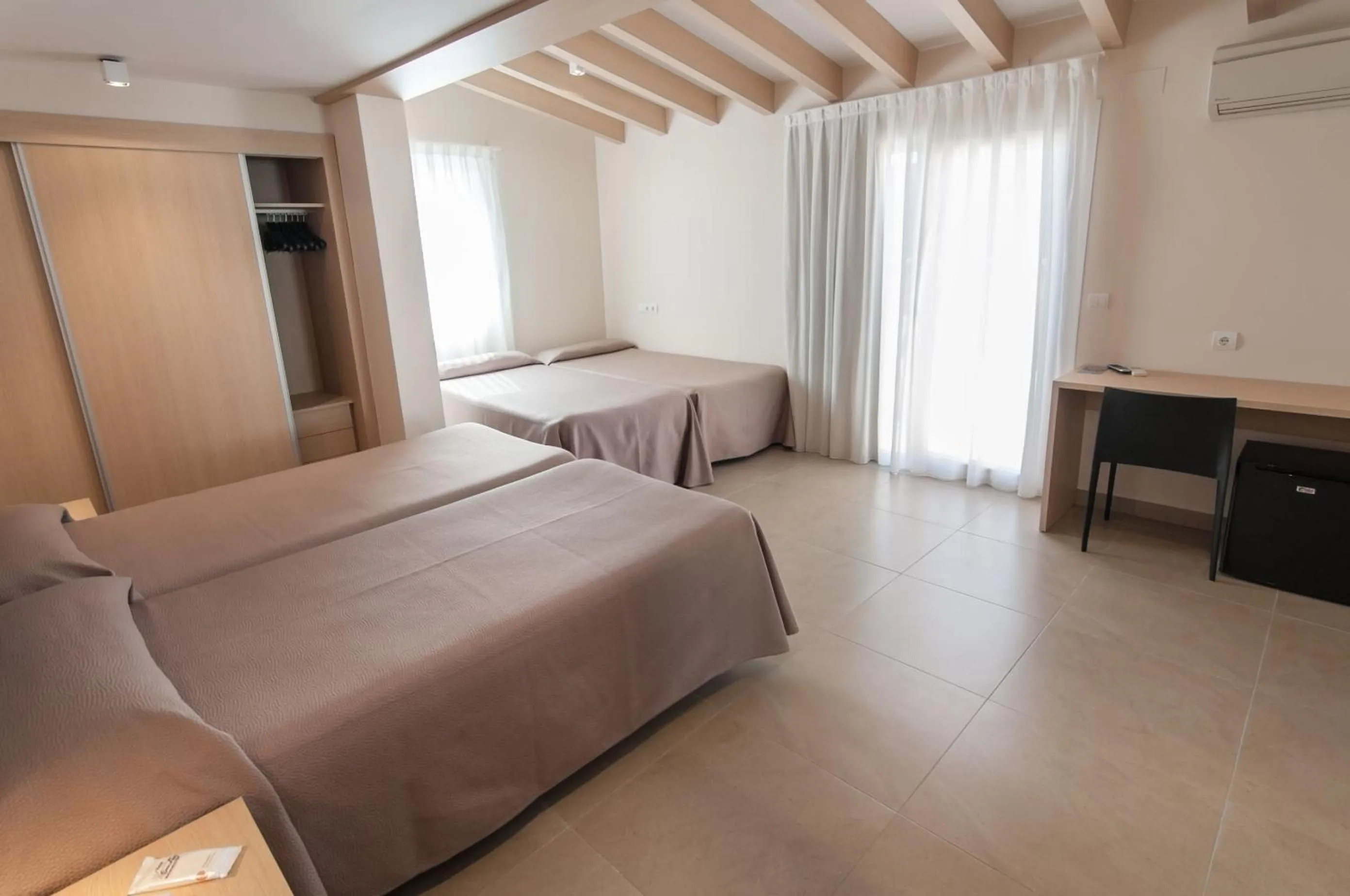 Bedroom, Bed in Hotel San Luis