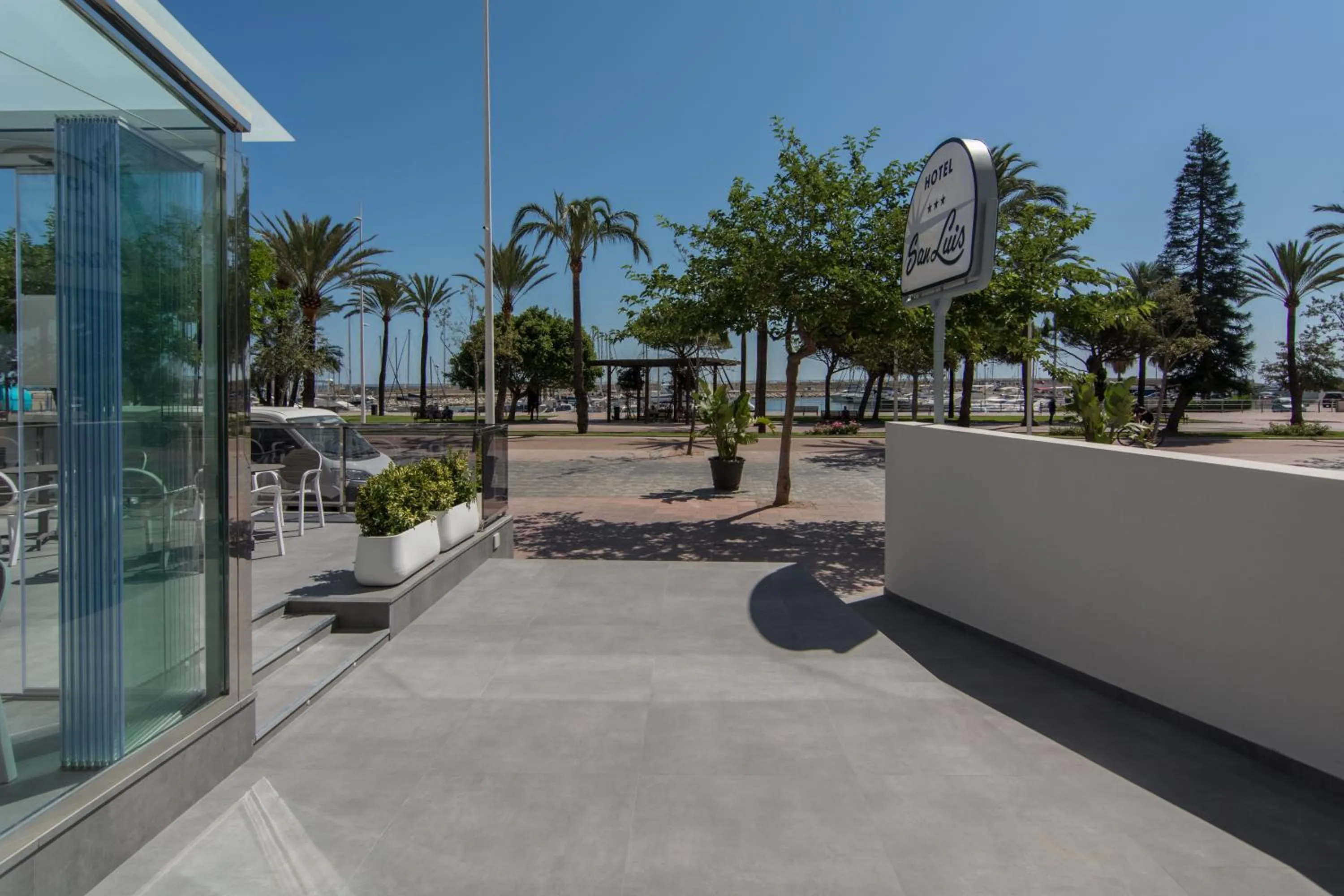 Facade/entrance in Hotel San Luis