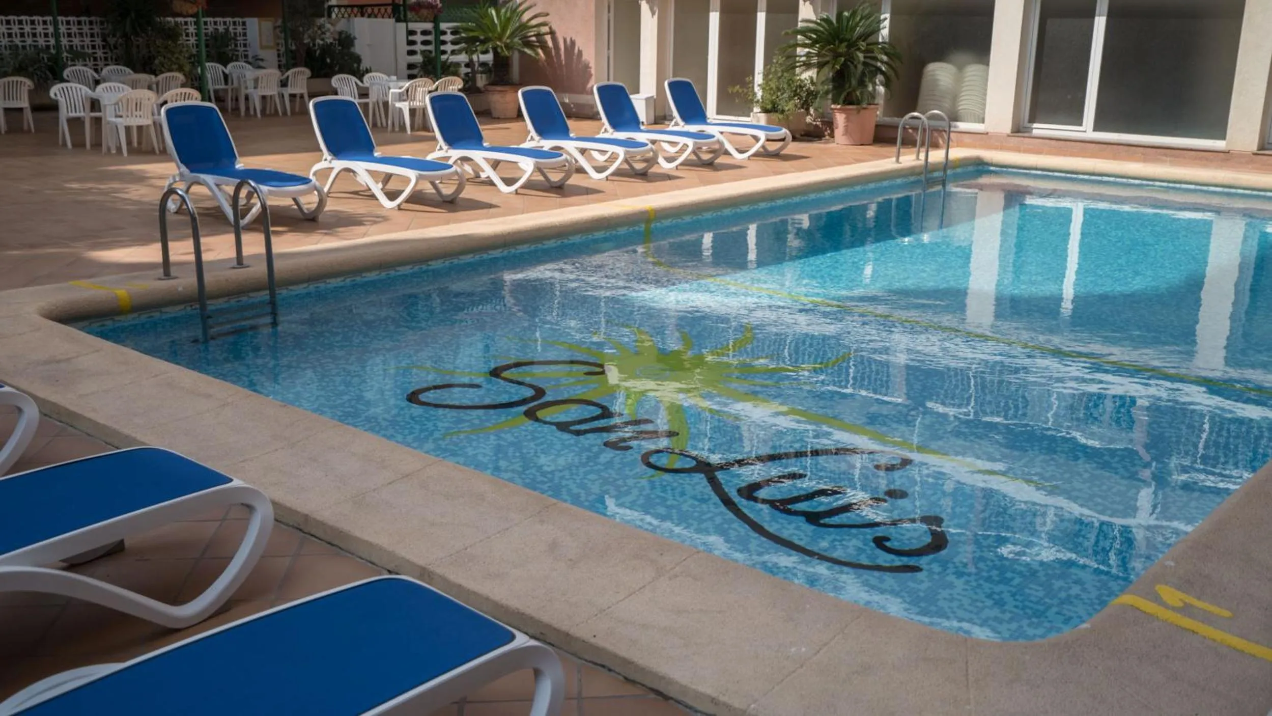 Swimming pool in Hotel San Luis