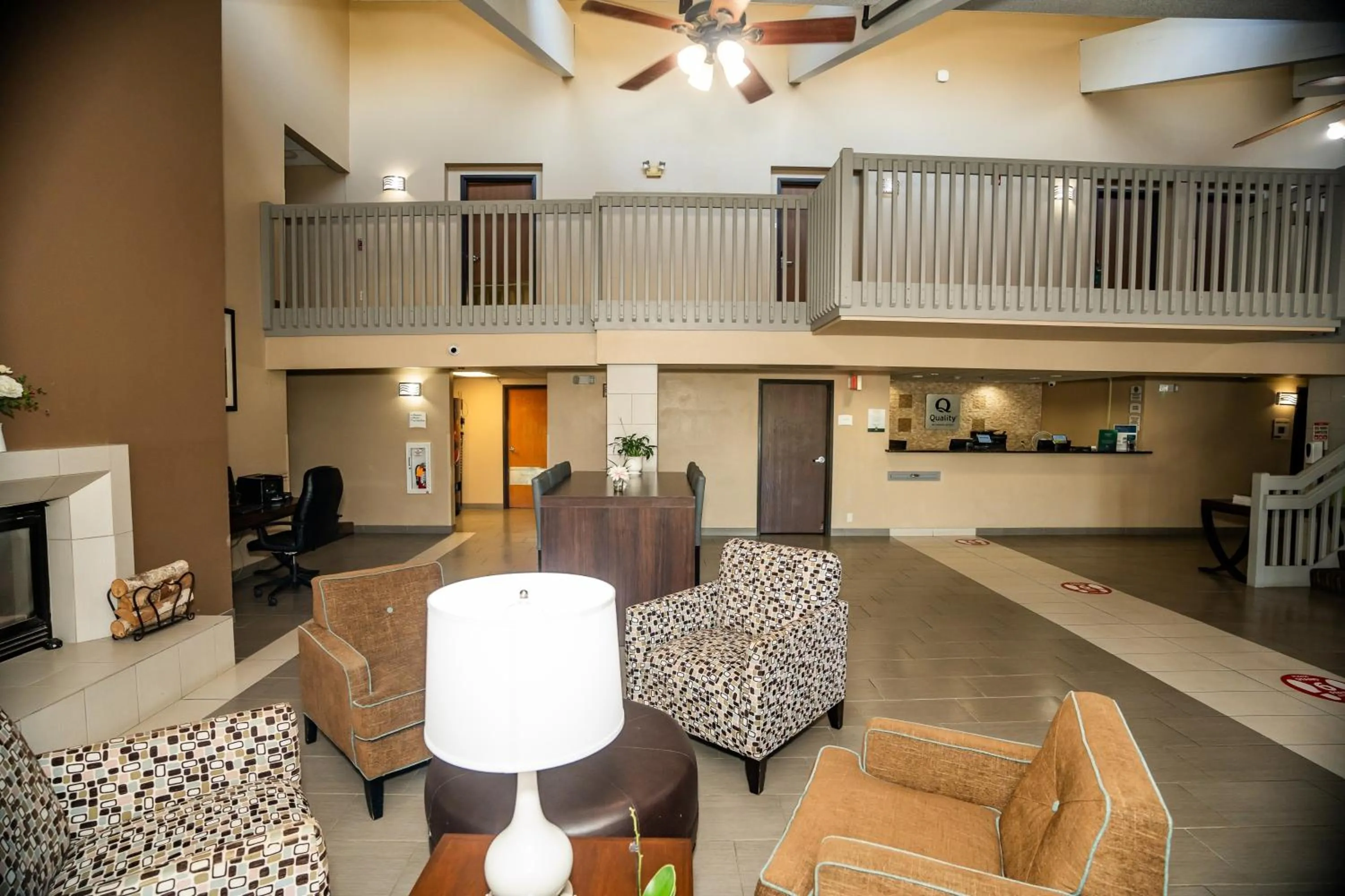 Seating area in Quality Inn near Medical Center