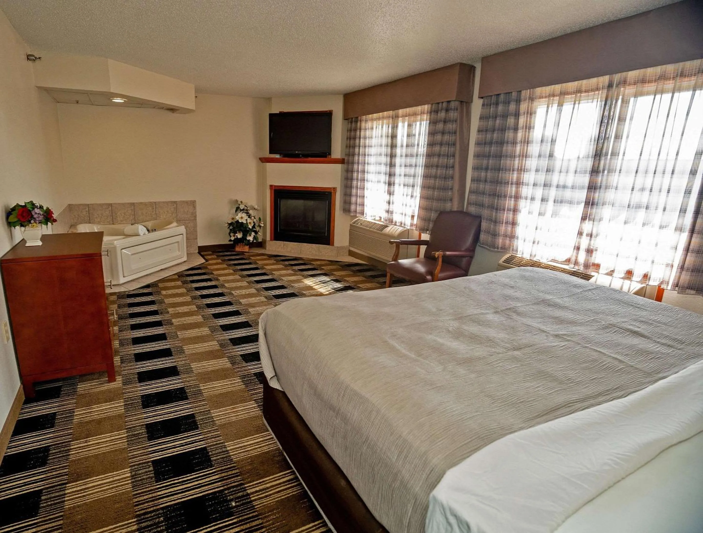 Bedroom, Bed in Quality Inn near Medical Center