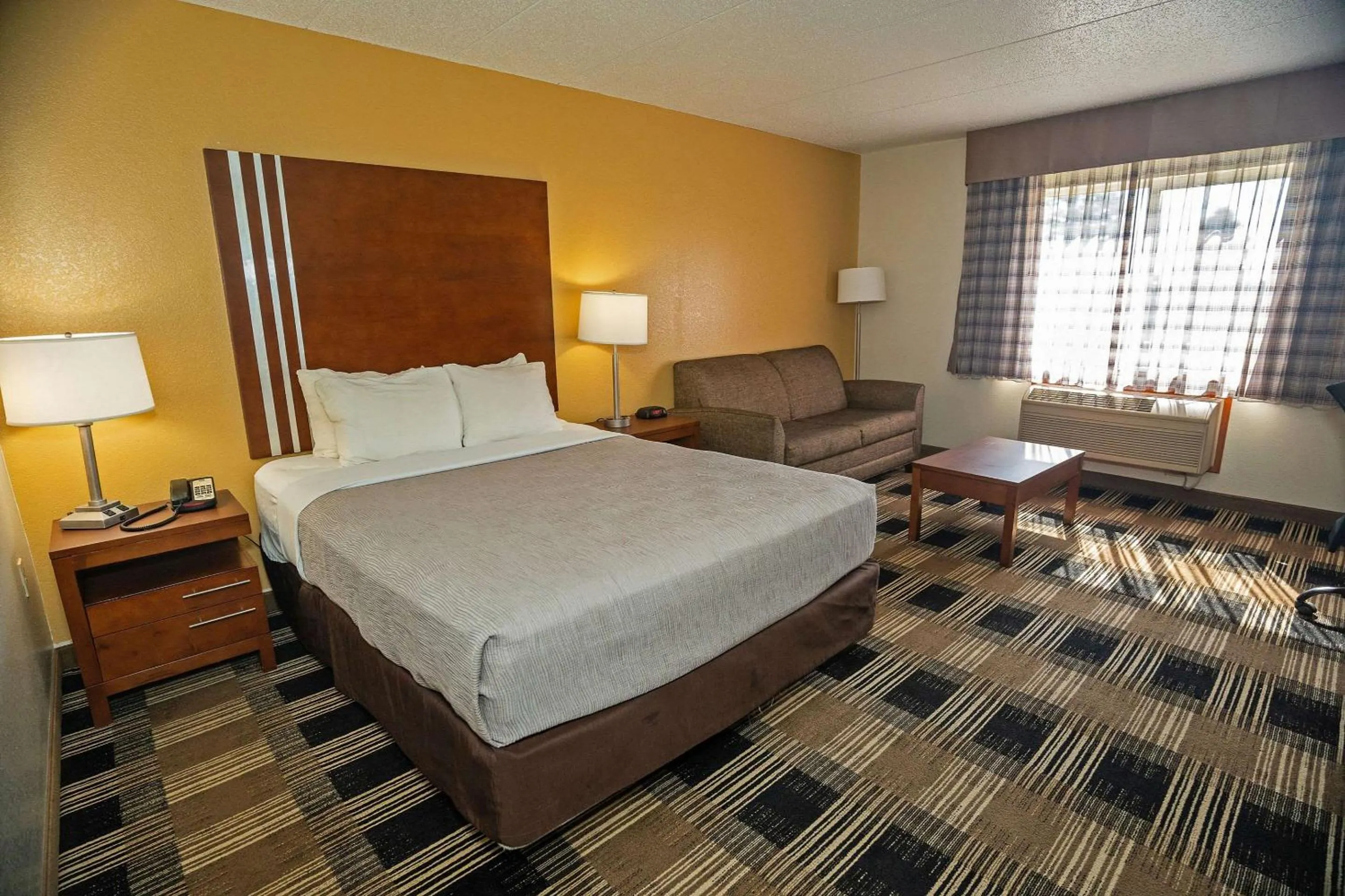 Bedroom, Bed in Quality Inn near Medical Center