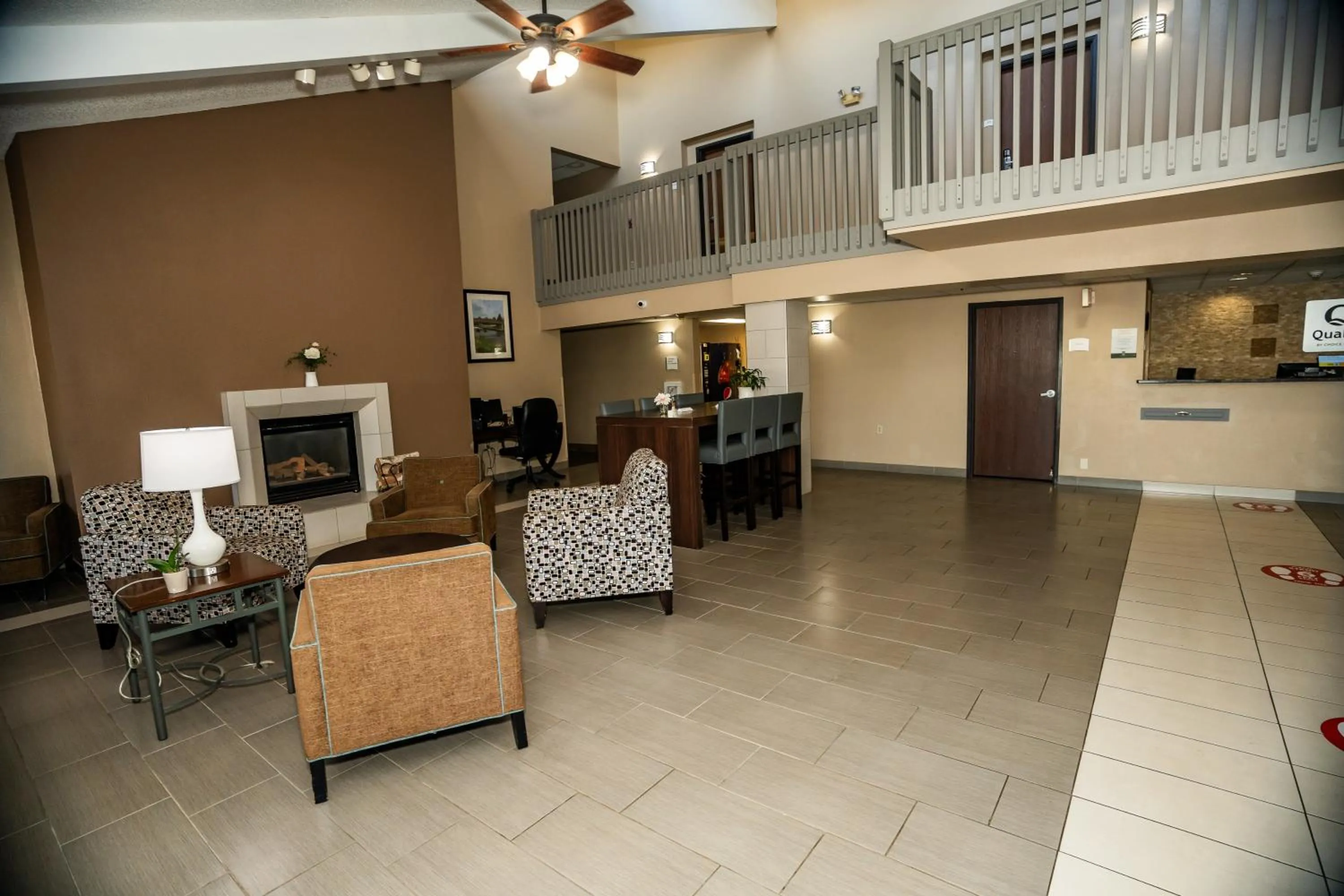 Seating area in Quality Inn near Medical Center