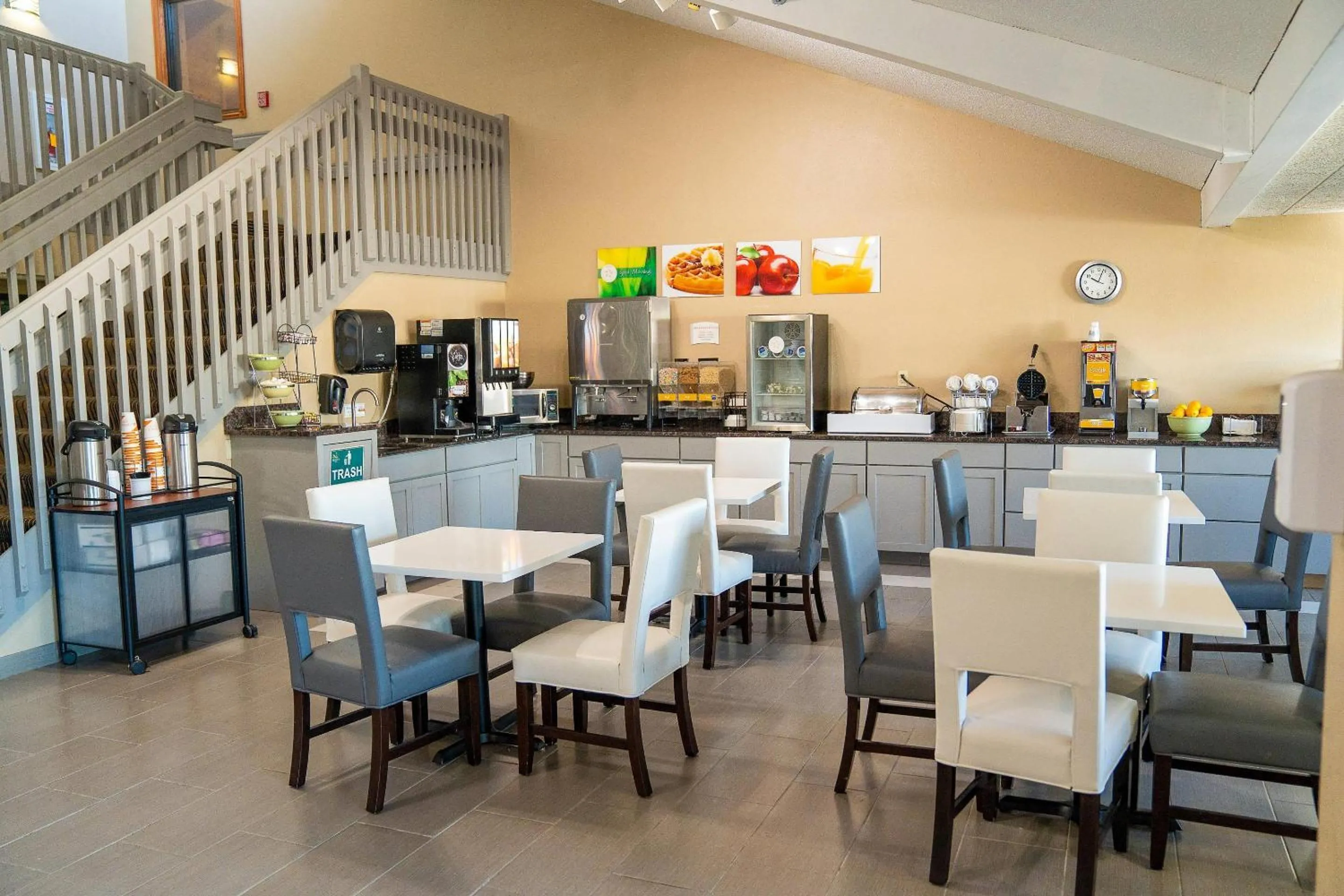 Breakfast in Quality Inn near Medical Center