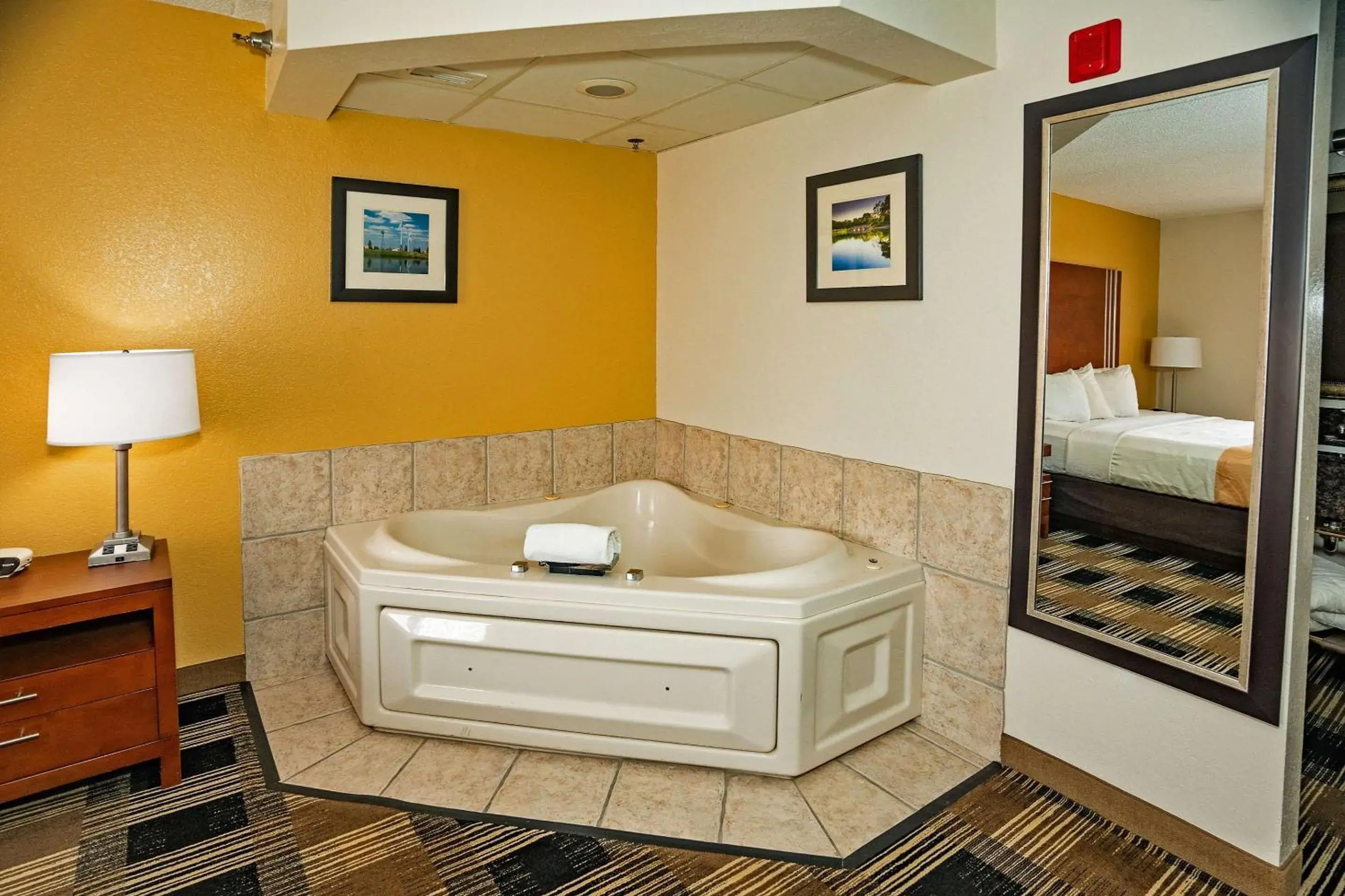 Bedroom, Bed in Quality Inn near Medical Center Bedroom, Bed in Quality Inn near Medical Center