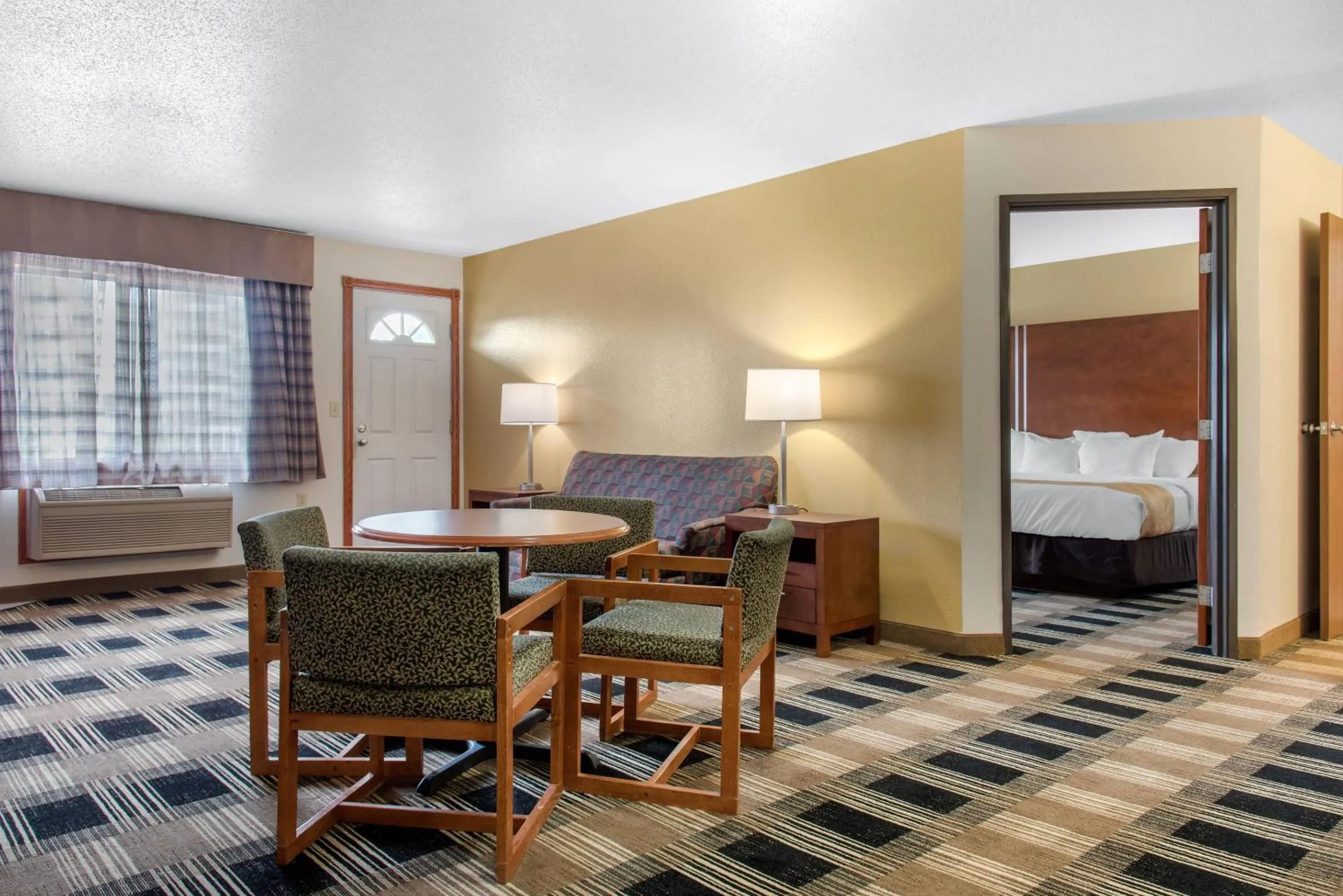 Bedroom, Bed in Quality Inn near Medical Center