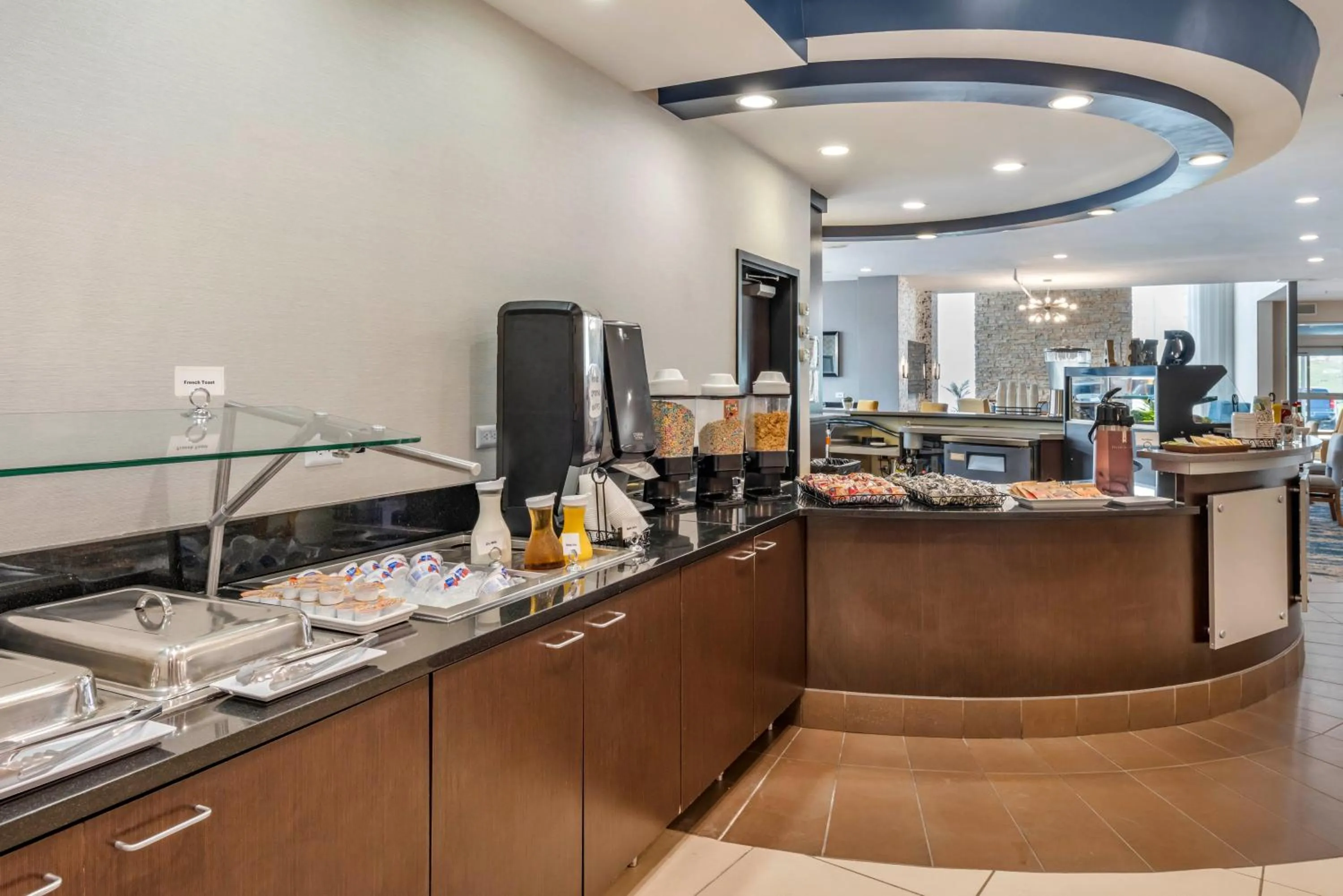 Buffet breakfast in Cambria Hotel Minneapolis Maple Grove