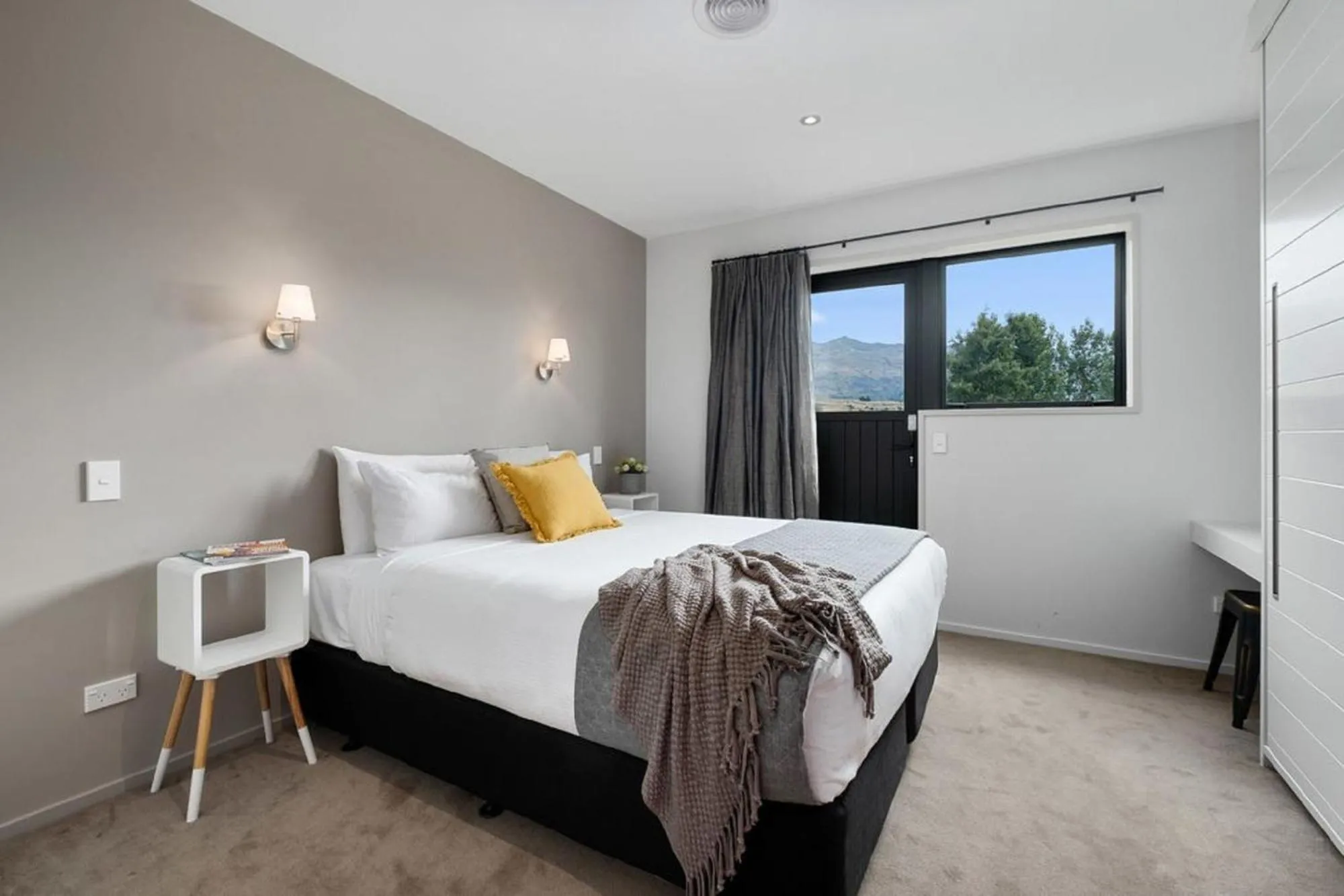 Bedroom, Bed in Maunga View