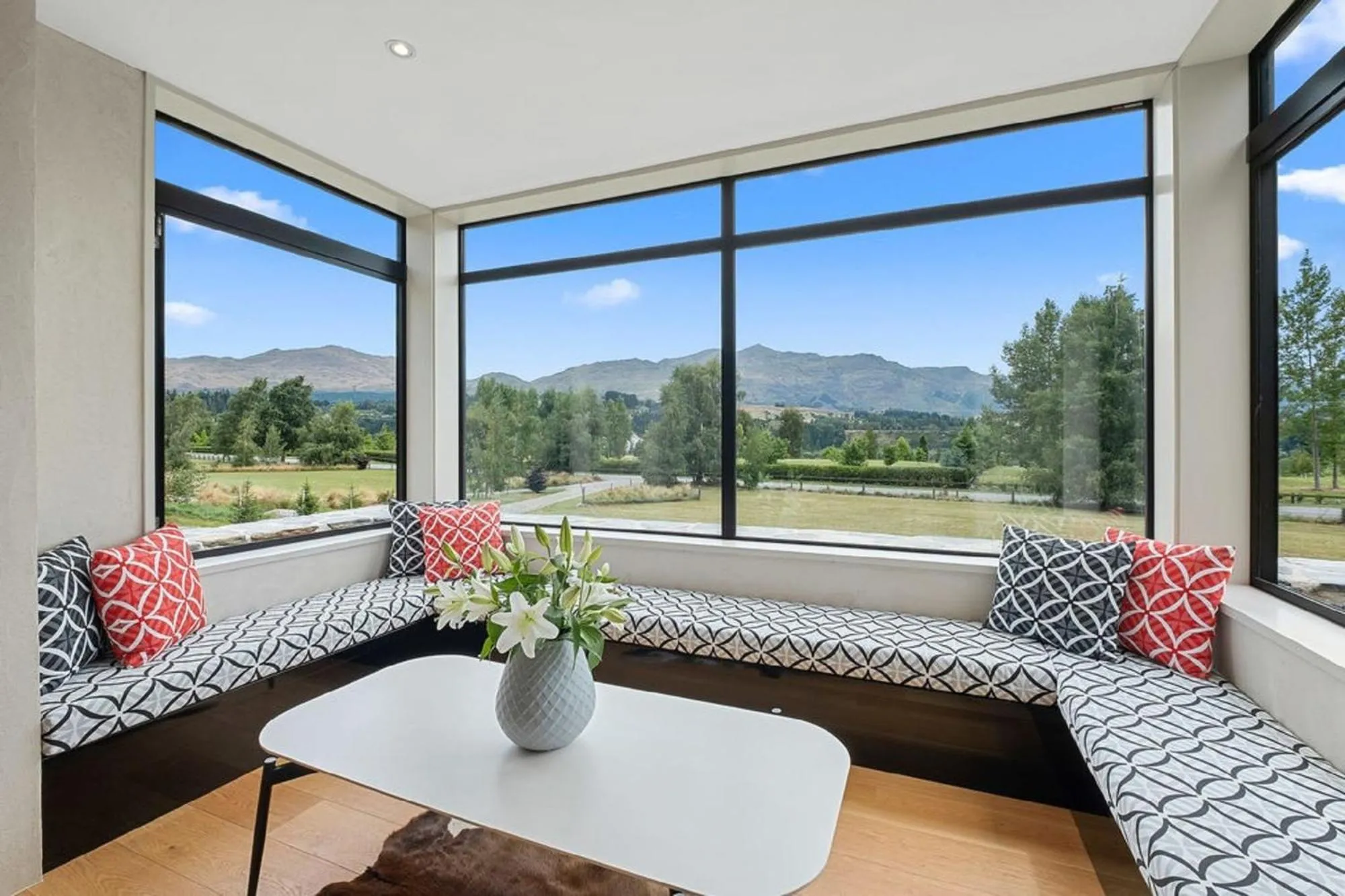 Seating area in Maunga View
