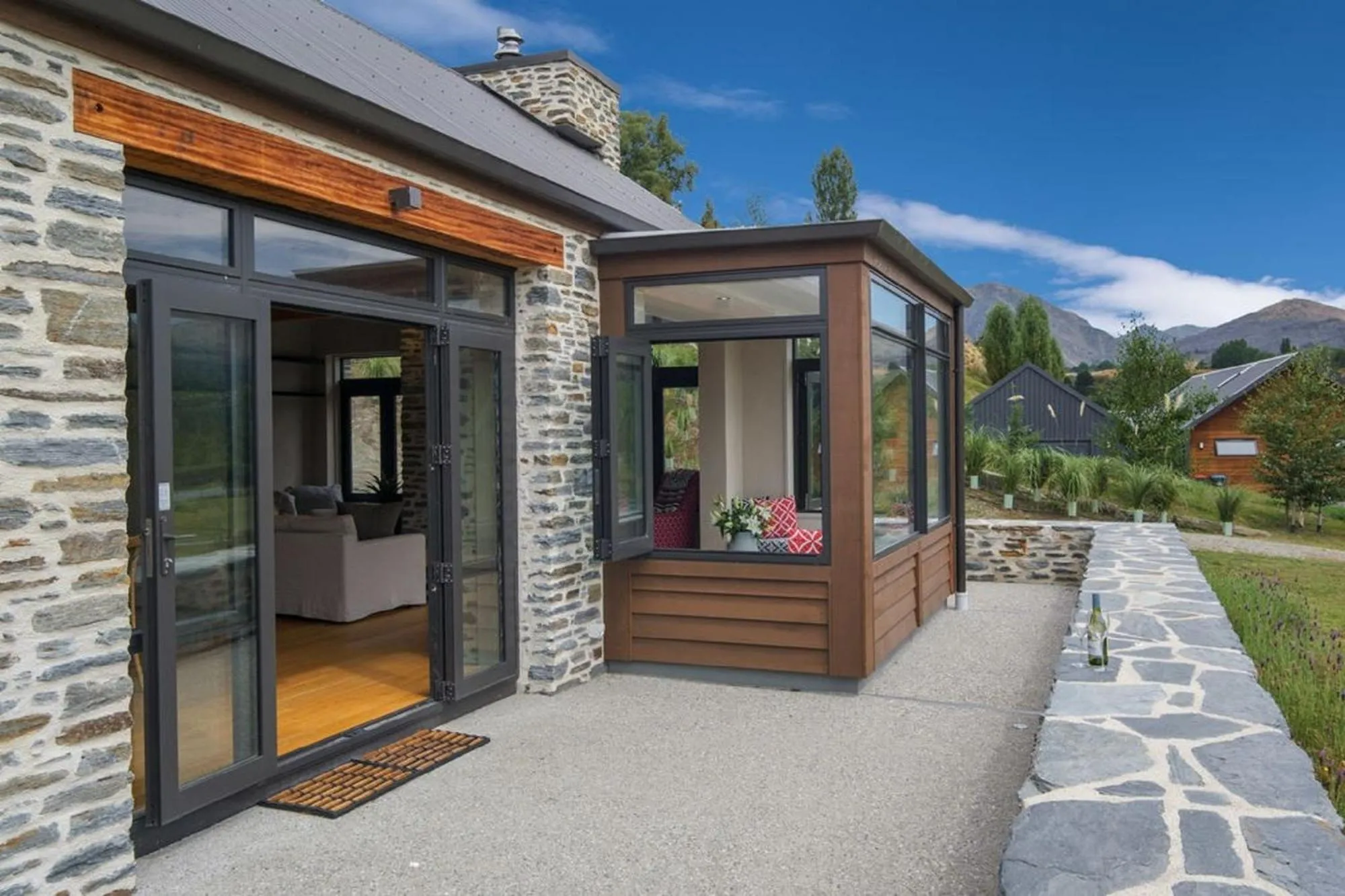 Facade/entrance in Maunga View