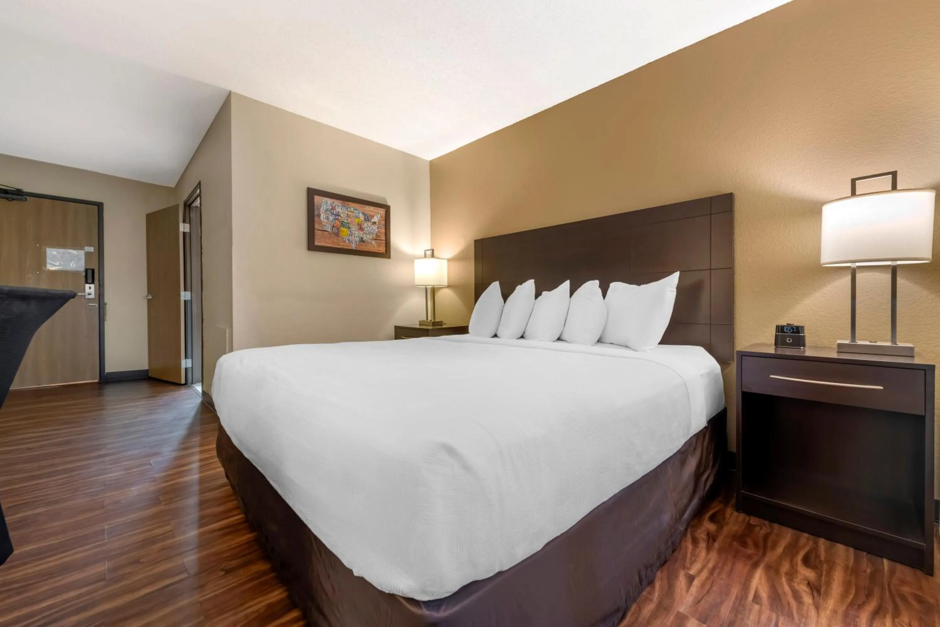 Bedroom, Bed in Harmony Inn