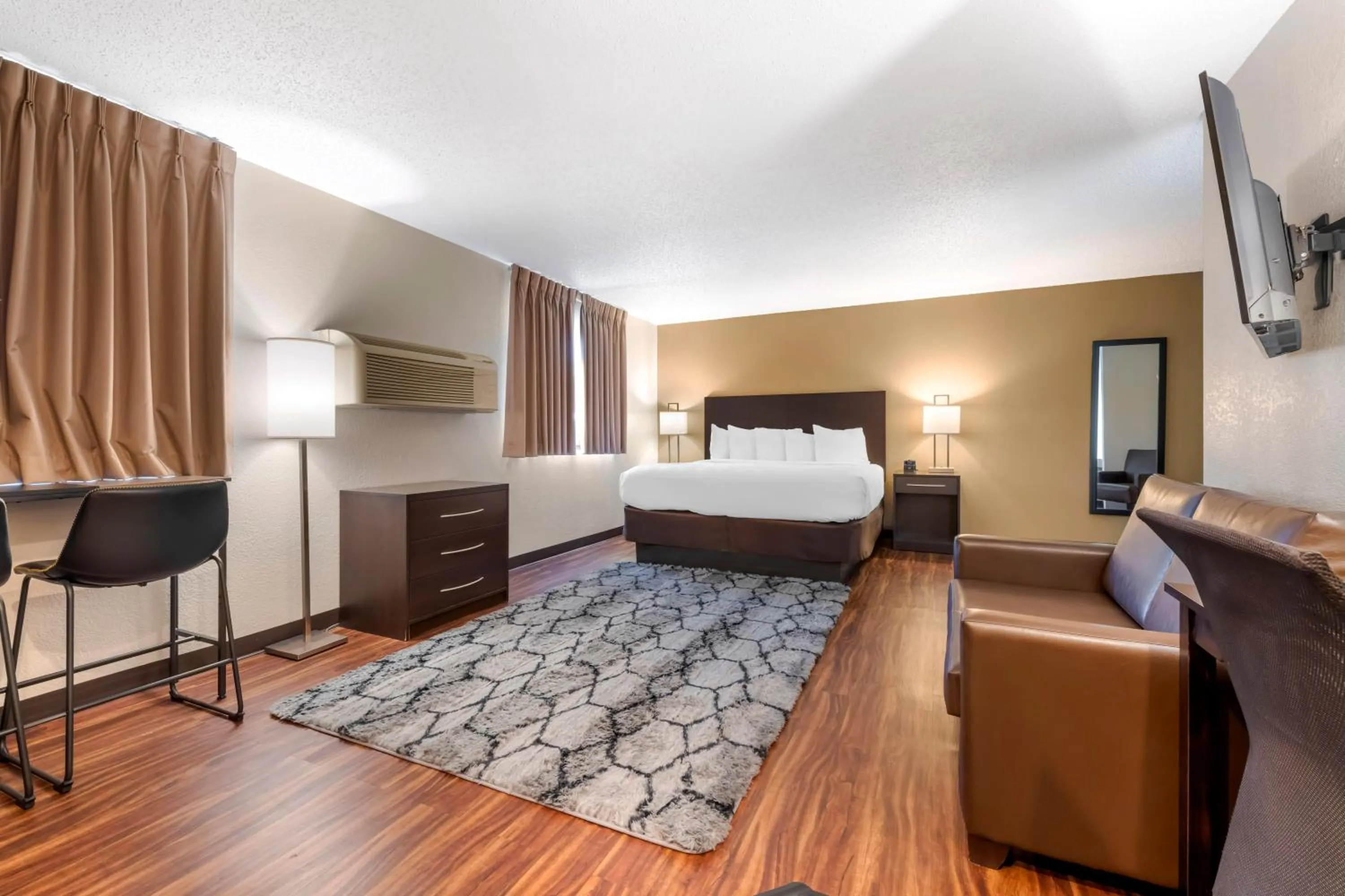 Bedroom, Bed in Harmony Inn