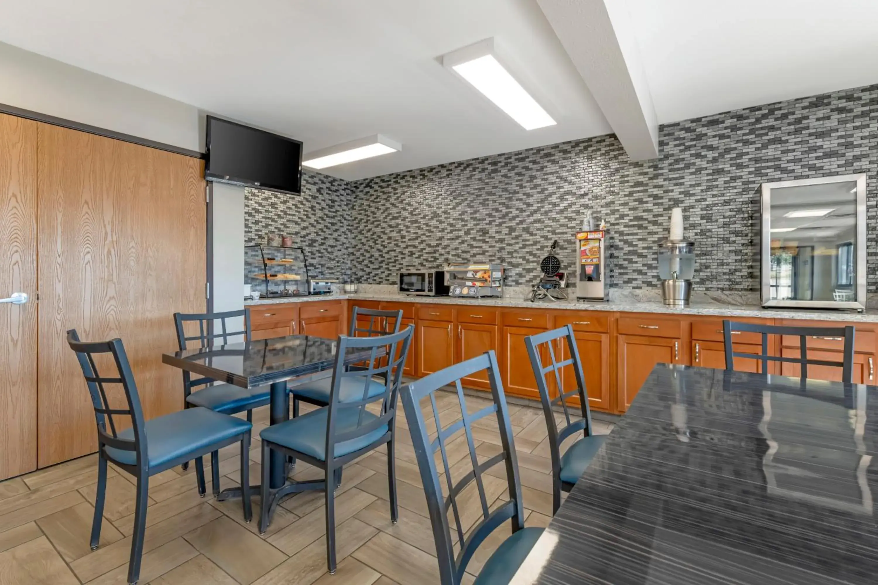 Breakfast in Harmony Inn Breakfast in Harmony Inn