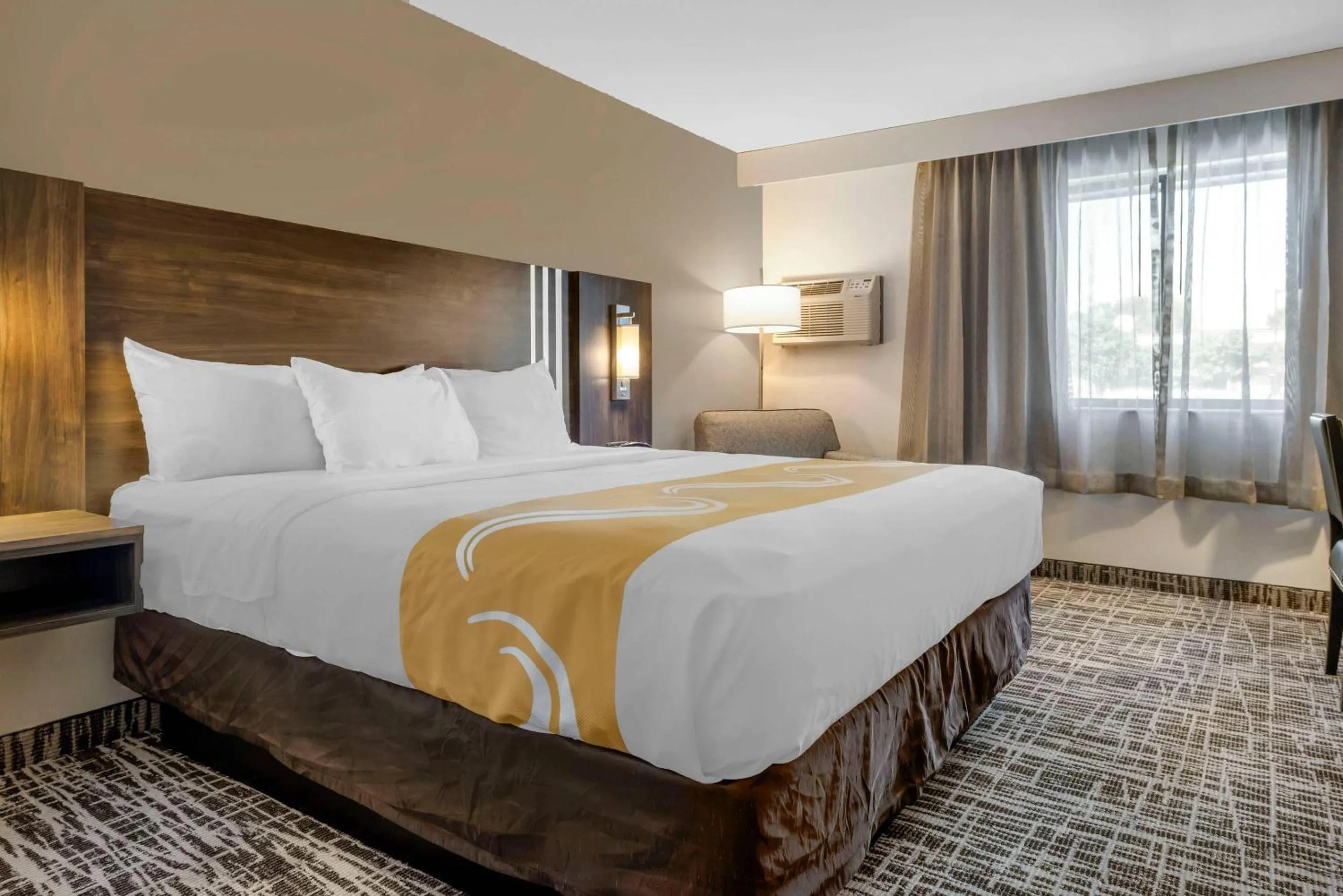 Bedroom, Bed in Quality Inn St Cloud West